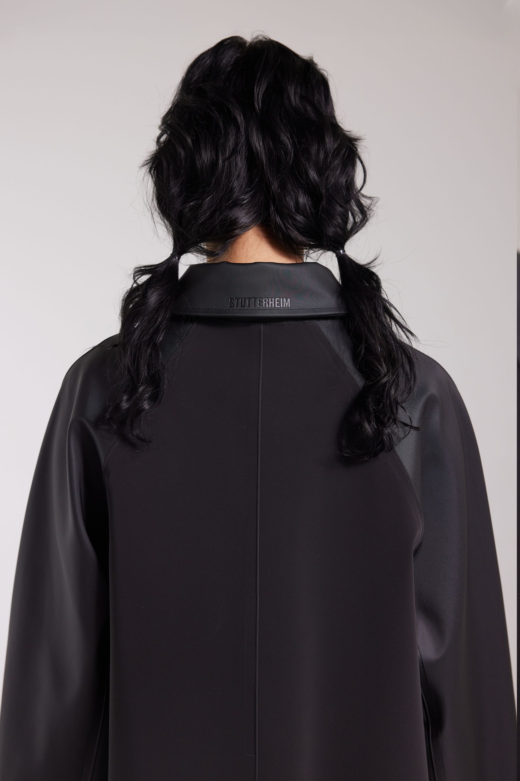 stutterheim bandhagen raincoat black women jackets raincoats