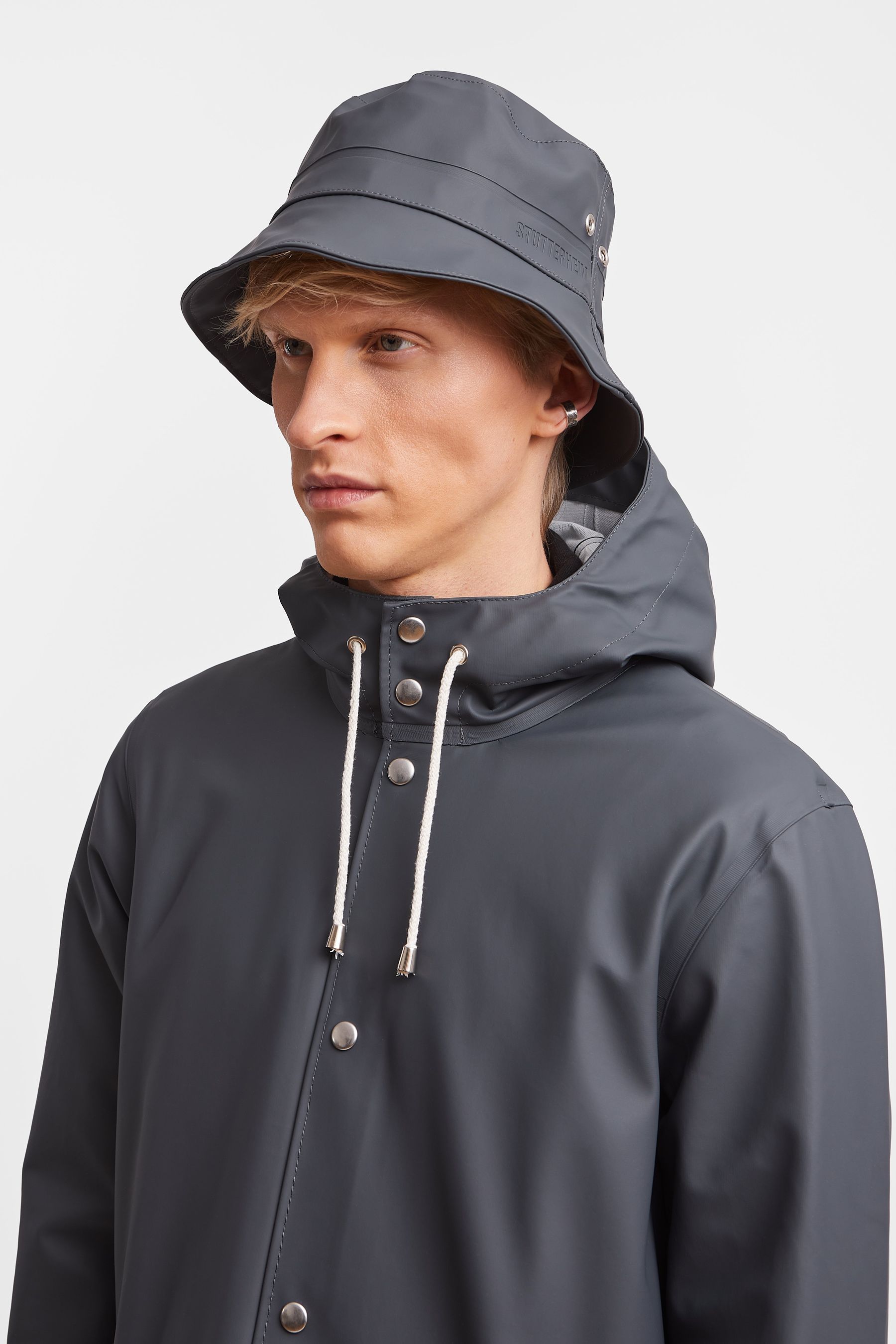 stutterheim beckholmen bucket hat charcoal accessories hats-and-scarves bucket-hats