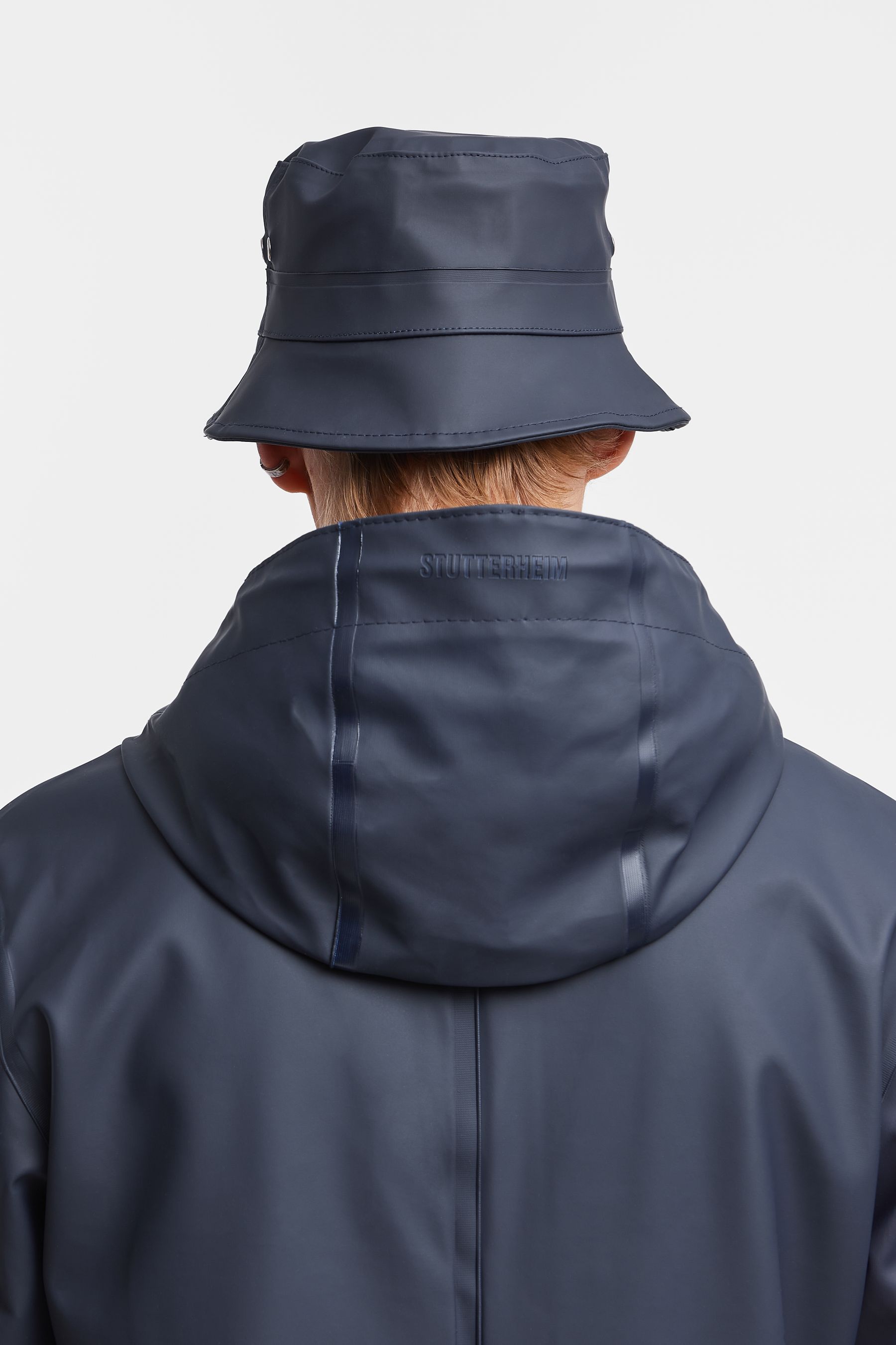 stutterheim beckholmen bucket hat navy accessories hats-and-scarves bucket-hats