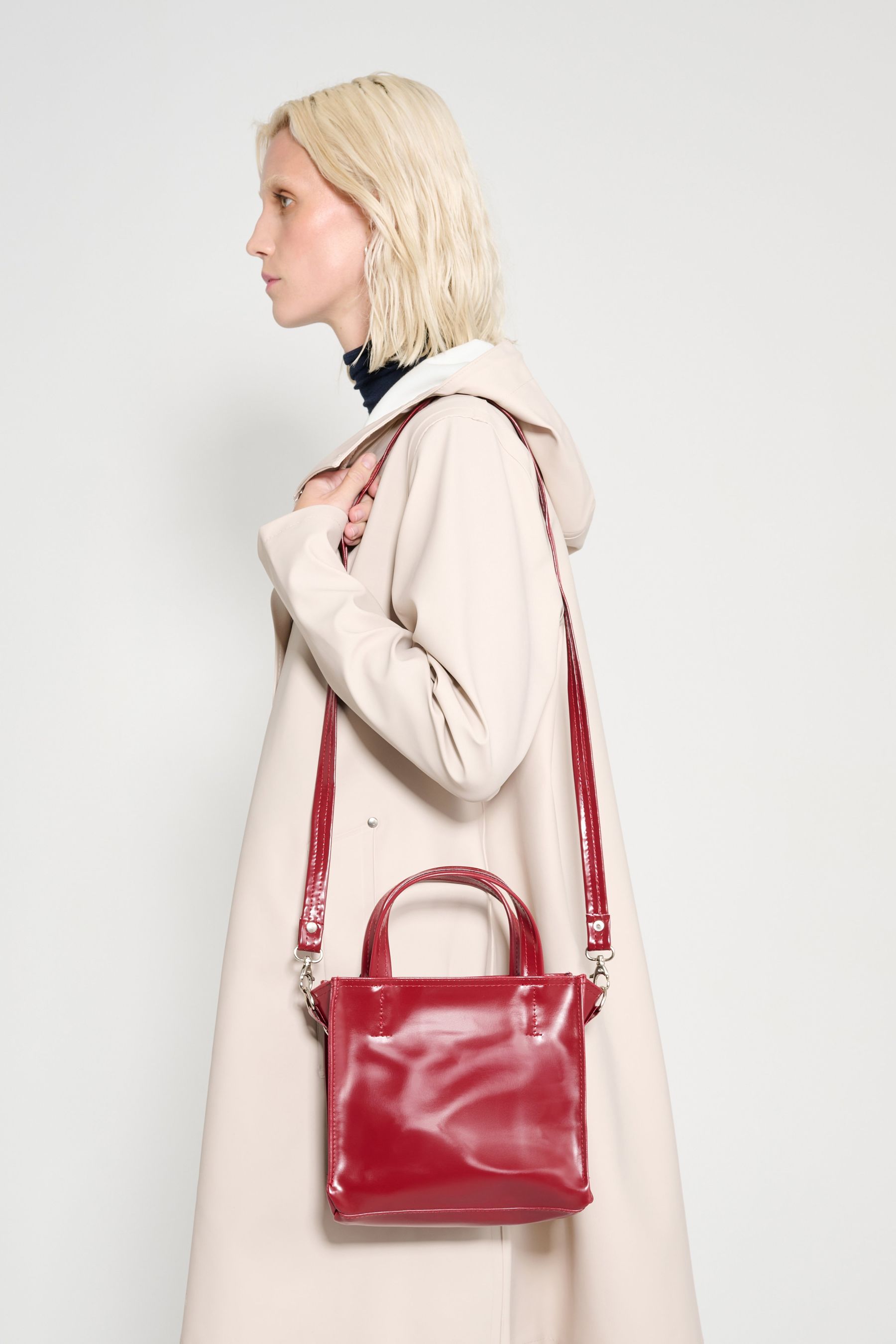 stutterheim biblio bag opal burgundy accessories bags handbags