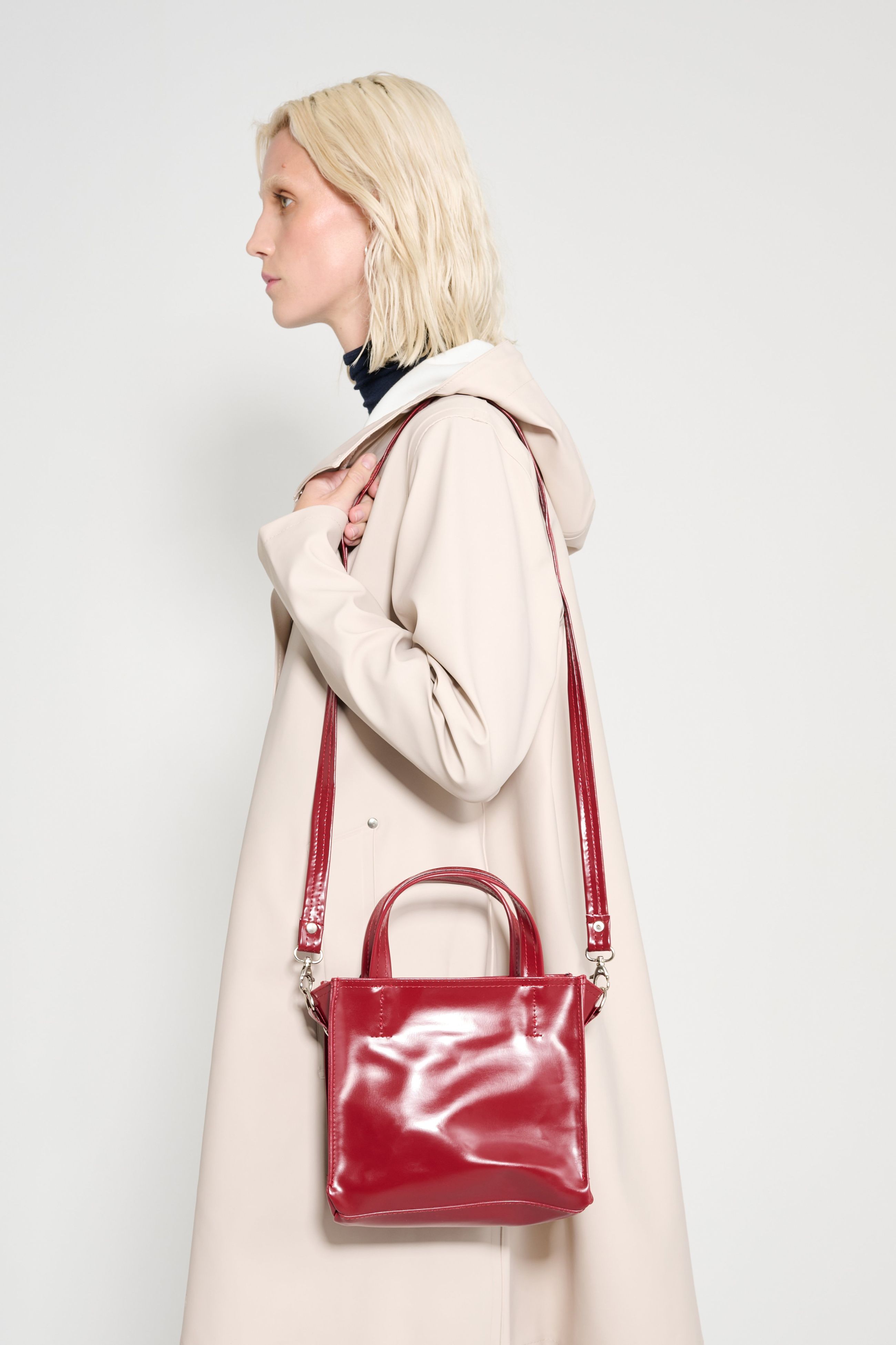 Stutterheim Biblio Bag Opal In Burgundy