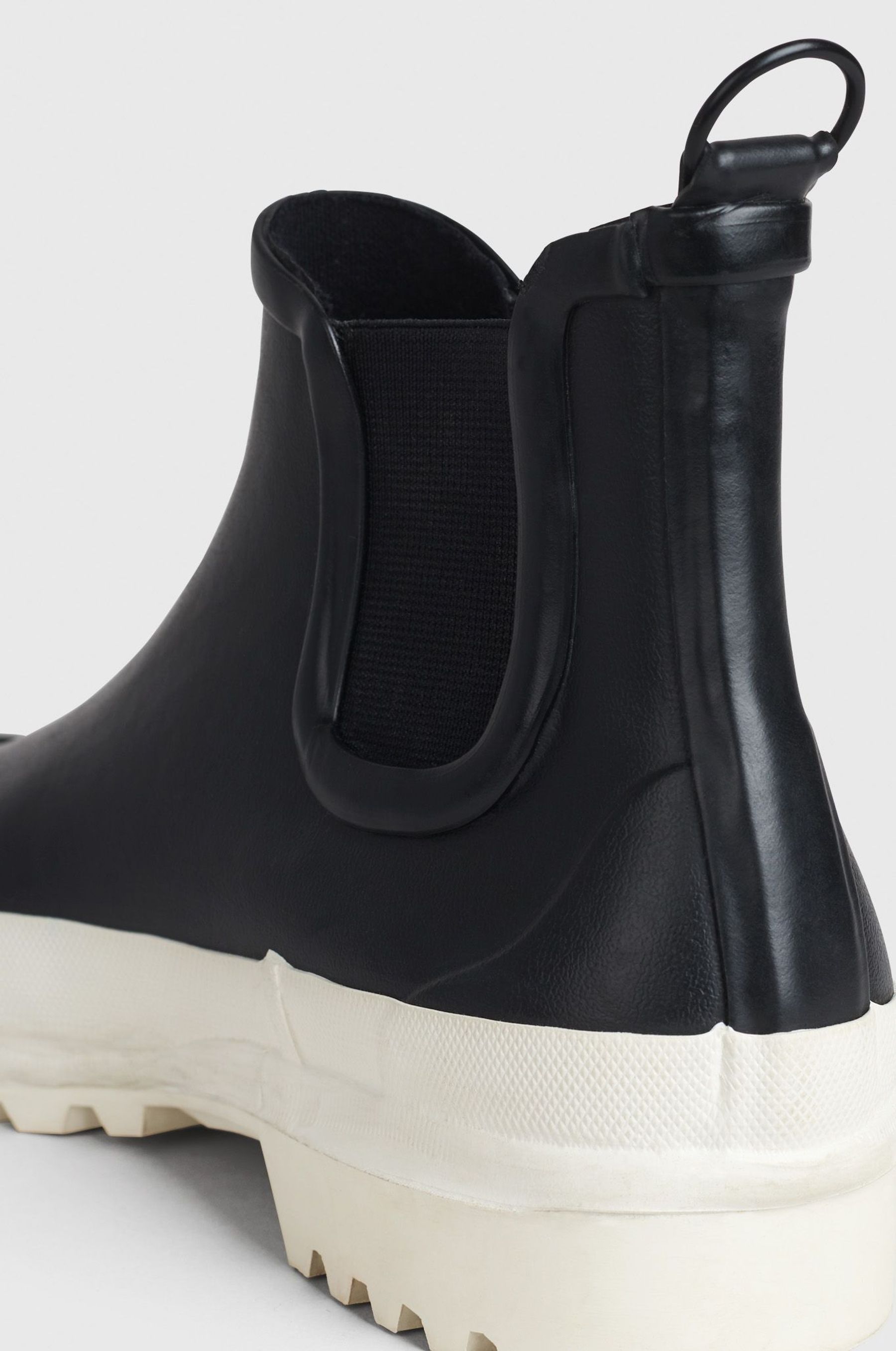 stutterheim chelsea rainwalker black/white footwear rain-boots