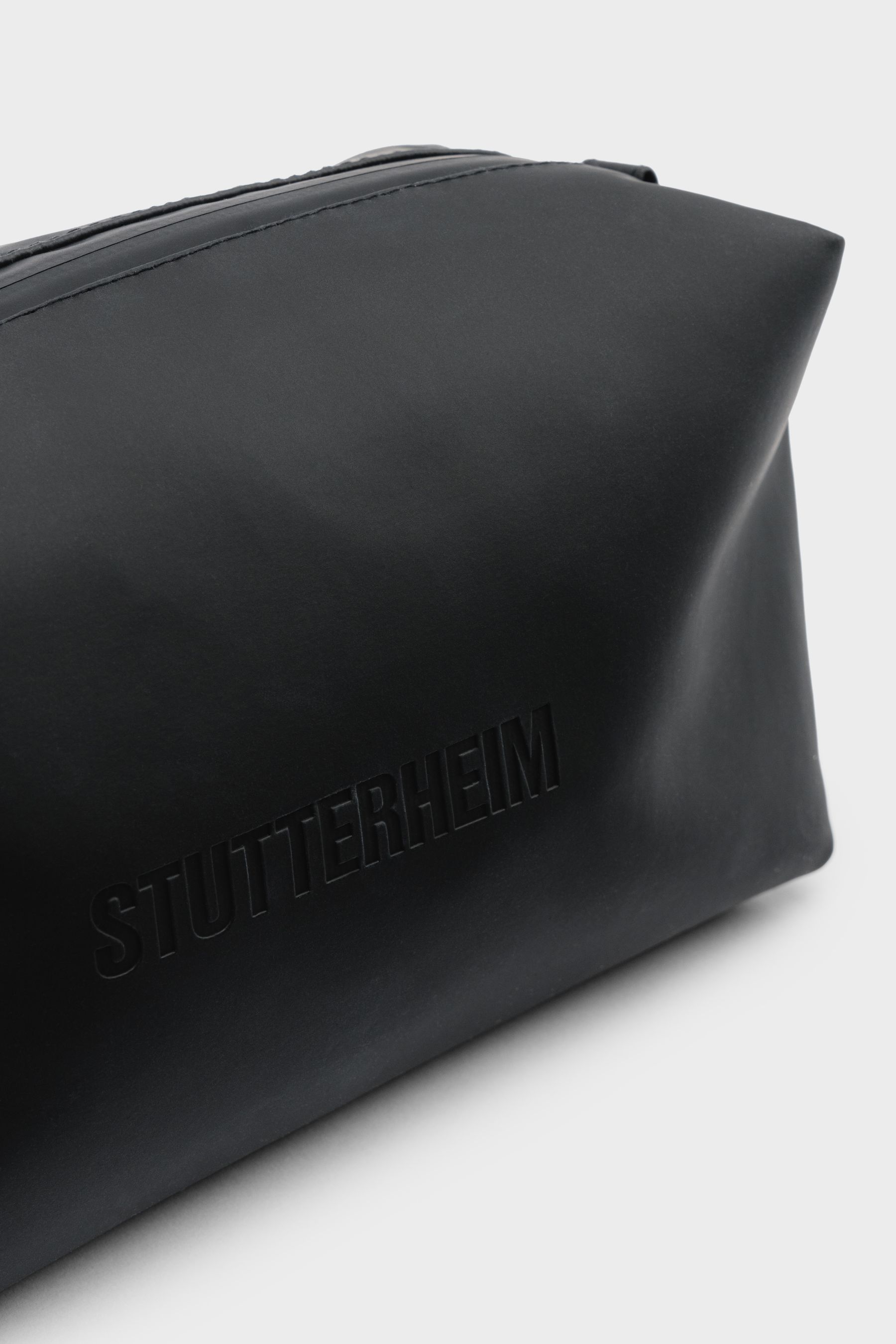 stutterheim container large wash bag black accessories bags wash-bags