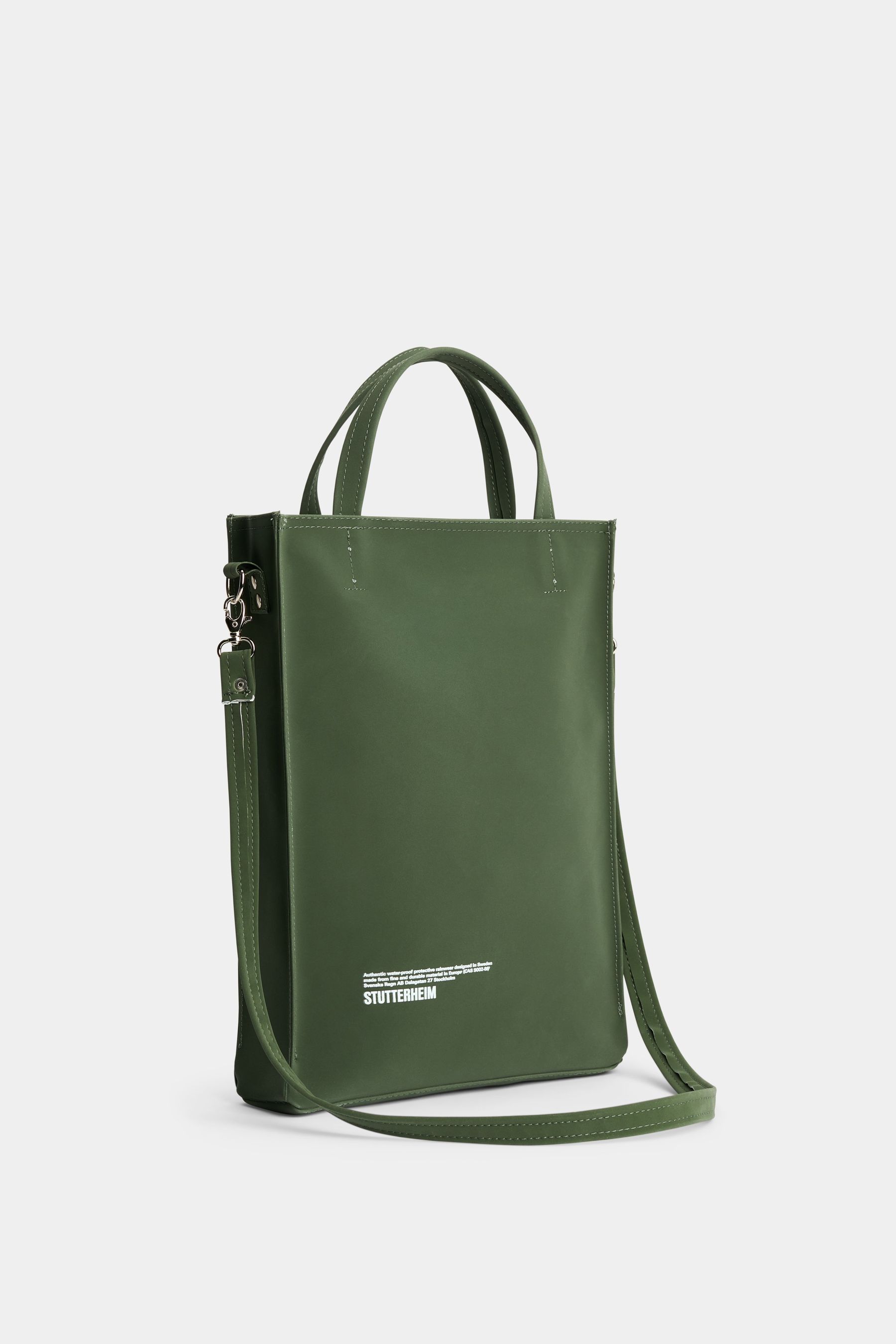 stutterheim djursholm bag matte green accessories bags tote-bags