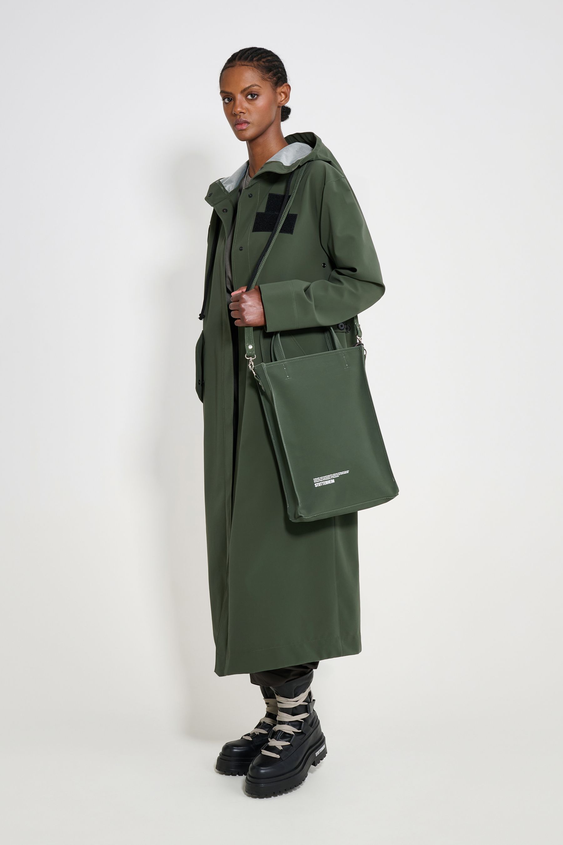 stutterheim djursholm bag matte green accessories bags tote-bags