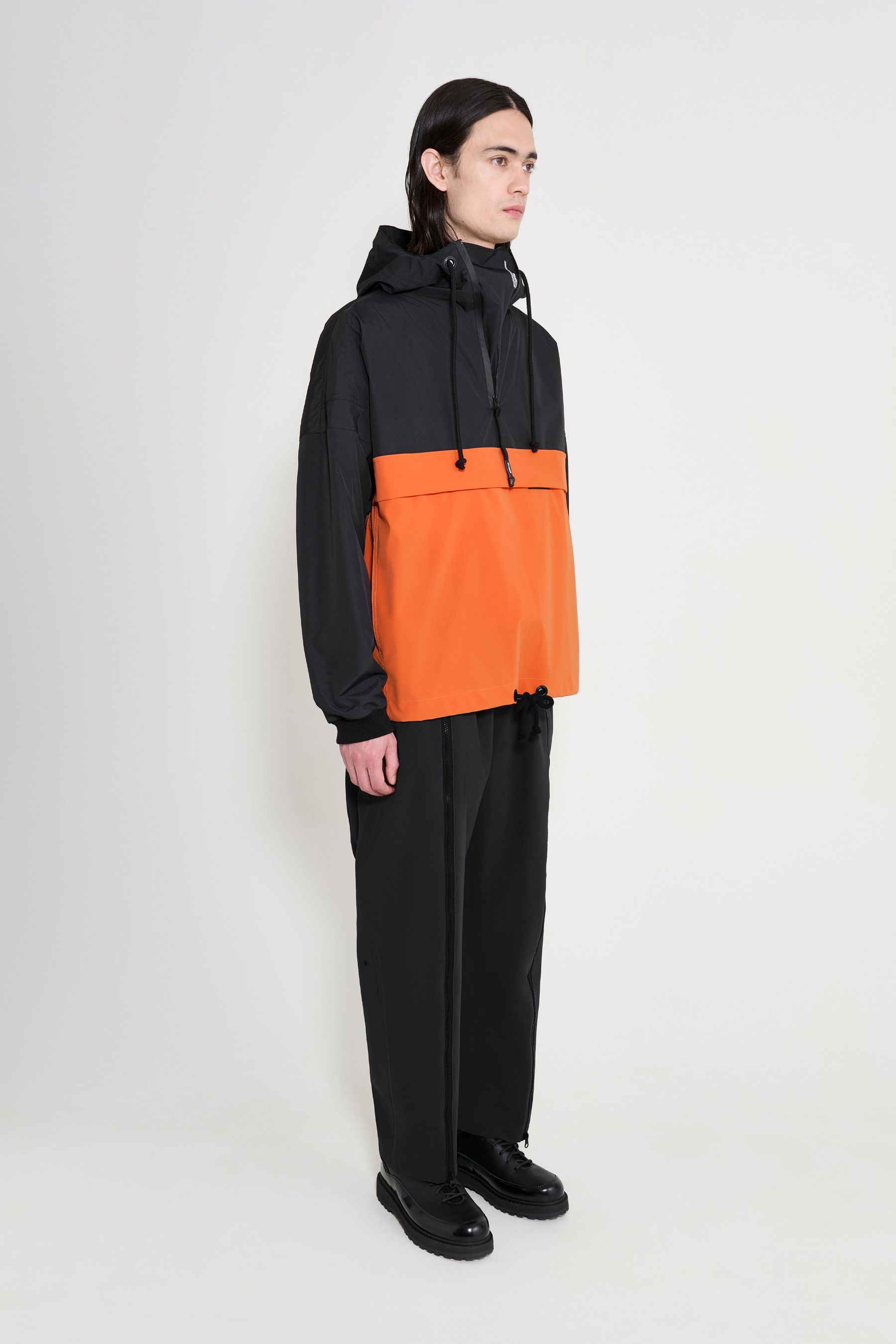 stutterheim forsa two-tone matte anorak black/pumpkin men jackets
