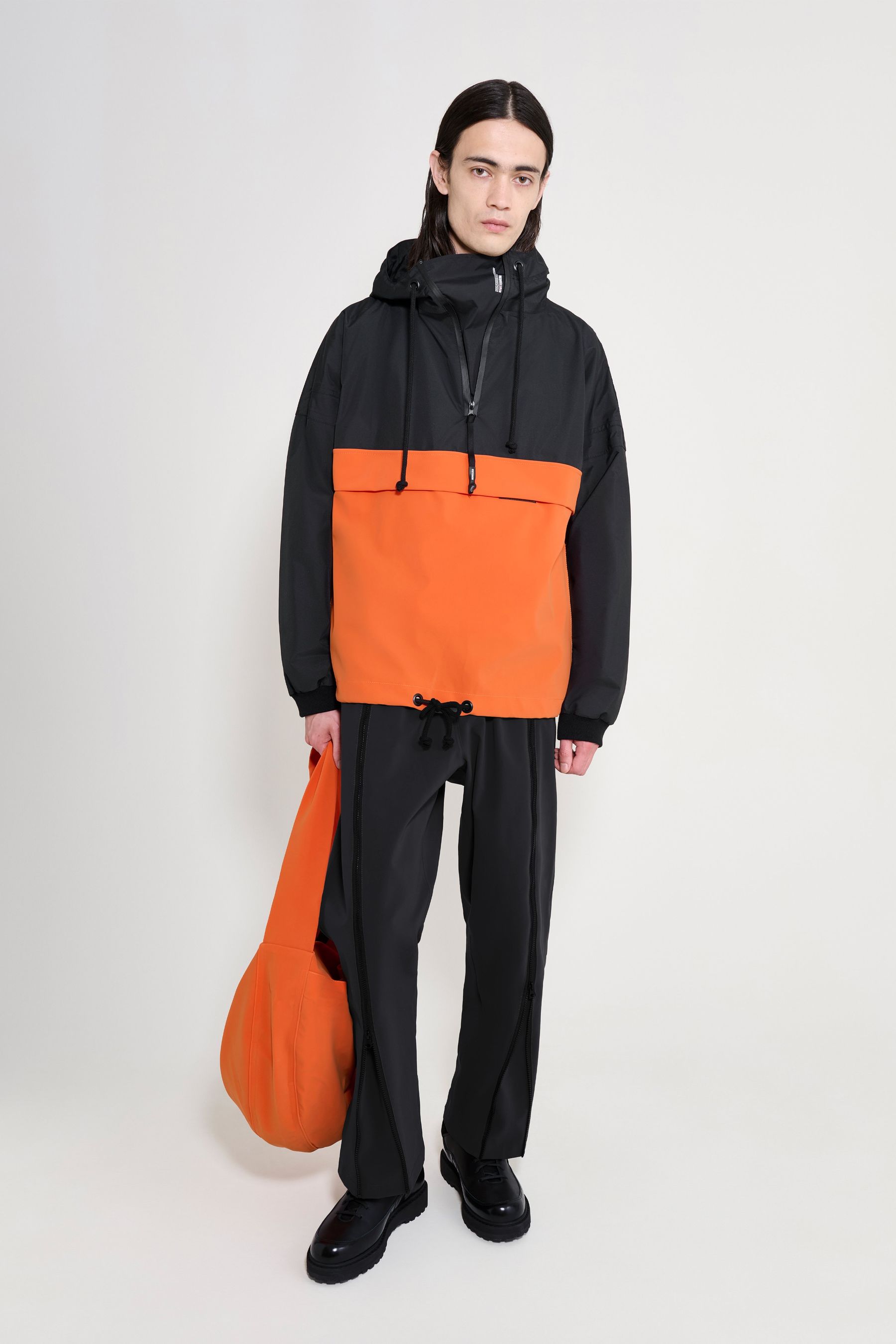 stutterheim forsa two-tone matte anorak black/pumpkin men jackets
