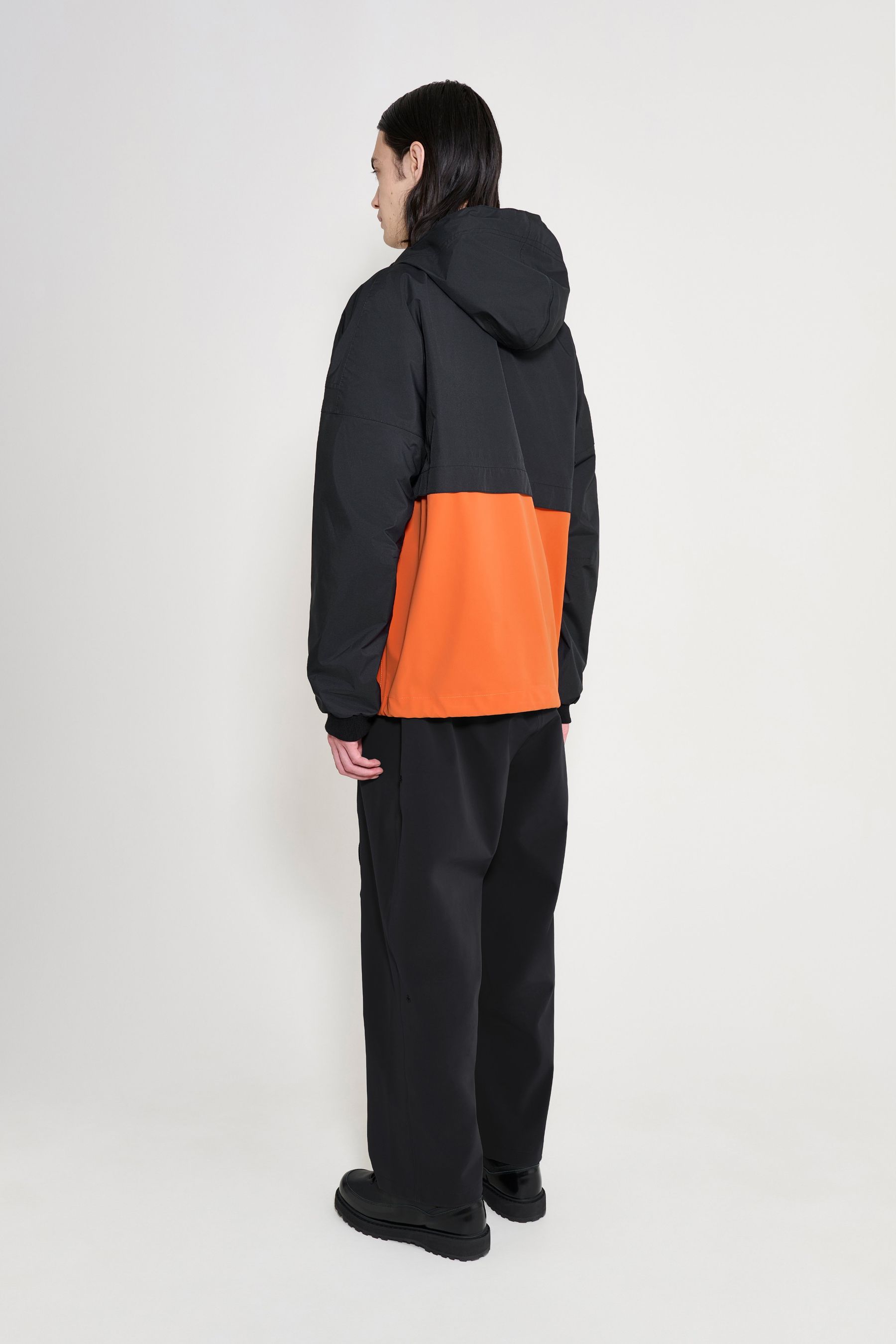 stutterheim forsa two-tone matte anorak black/pumpkin men jackets