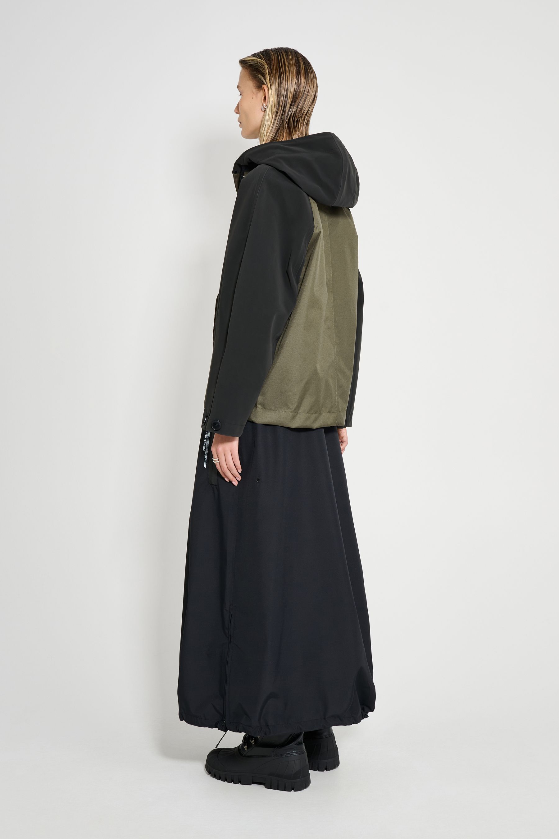 stutterheim hjorthagen hooded jacket green/black women jackets