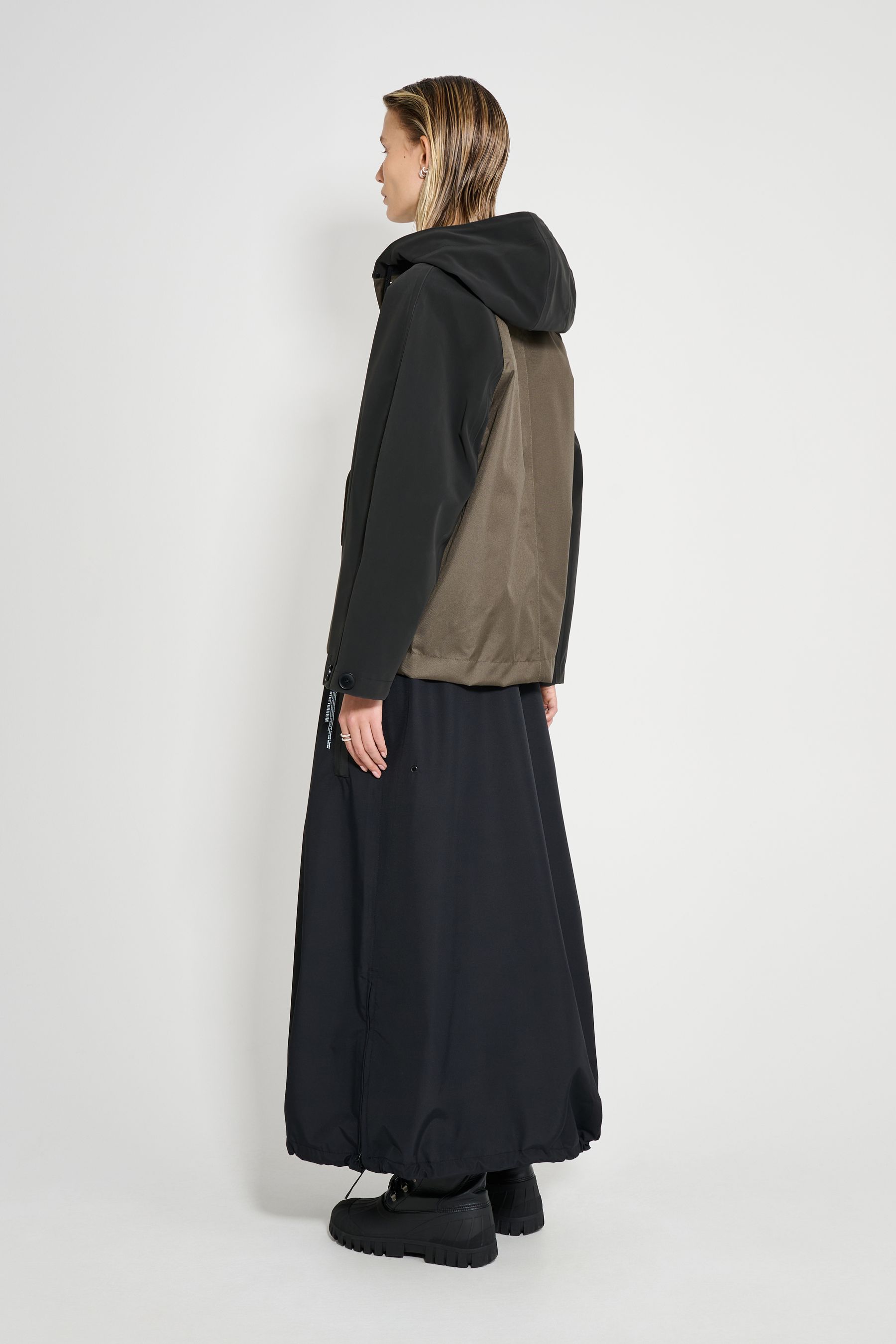 stutterheim hjorthagen hooded jacket green/black women jackets