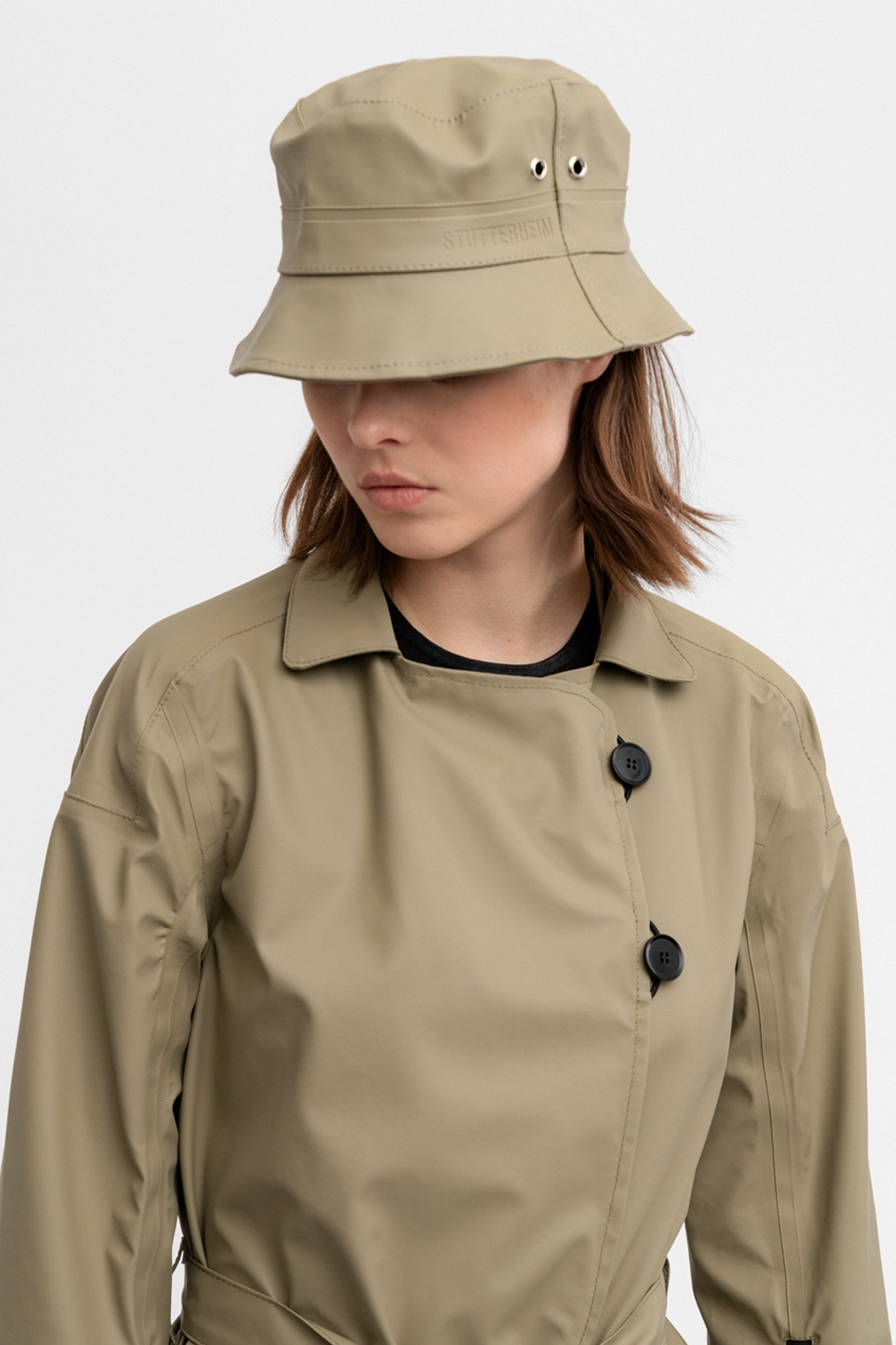 stutterheim kista lightweight trench coat aloe women jackets trench-coats