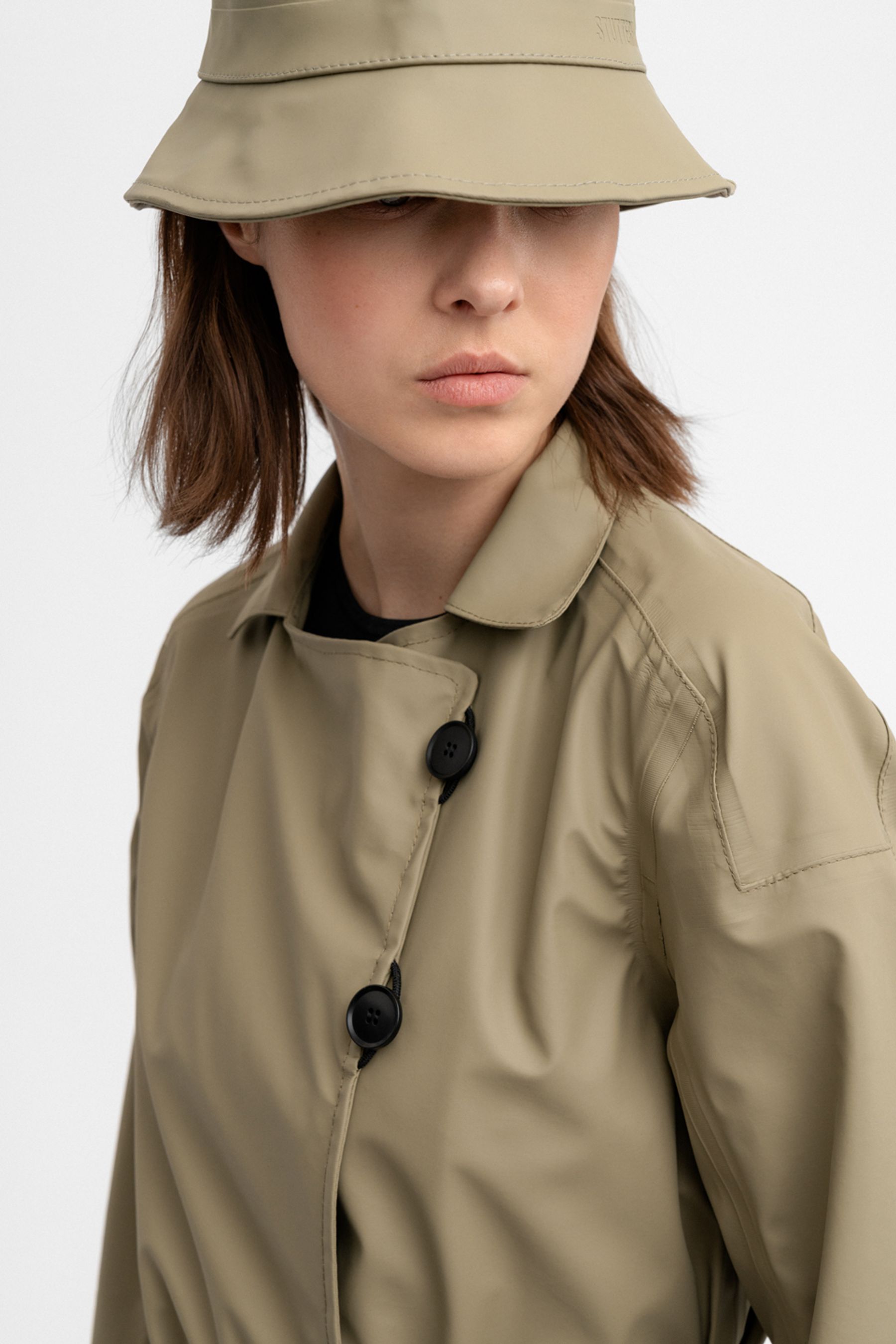 stutterheim kista lightweight trench coat aloe women jackets trench-coats