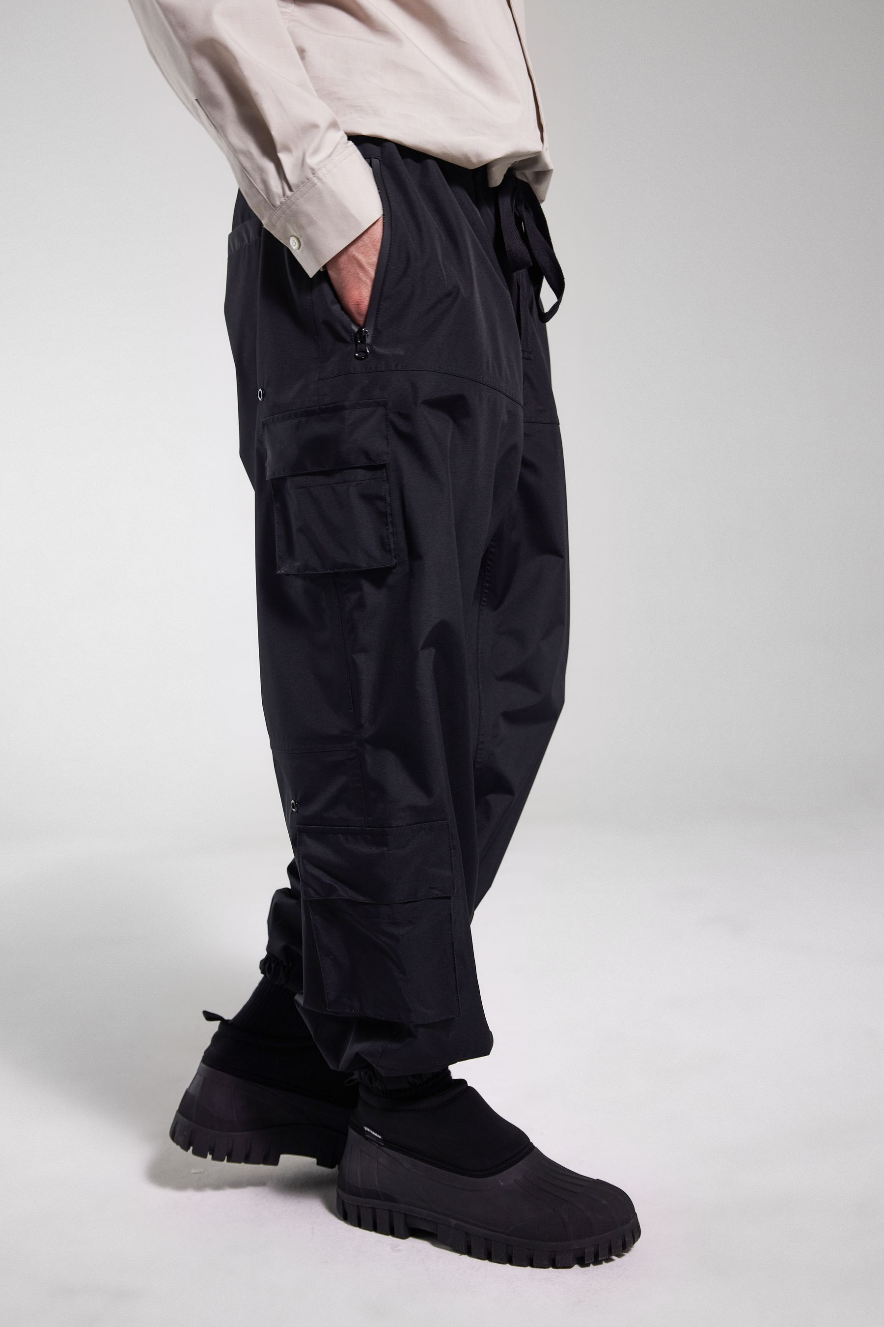 stutterheim kvala lightweight trousers black men