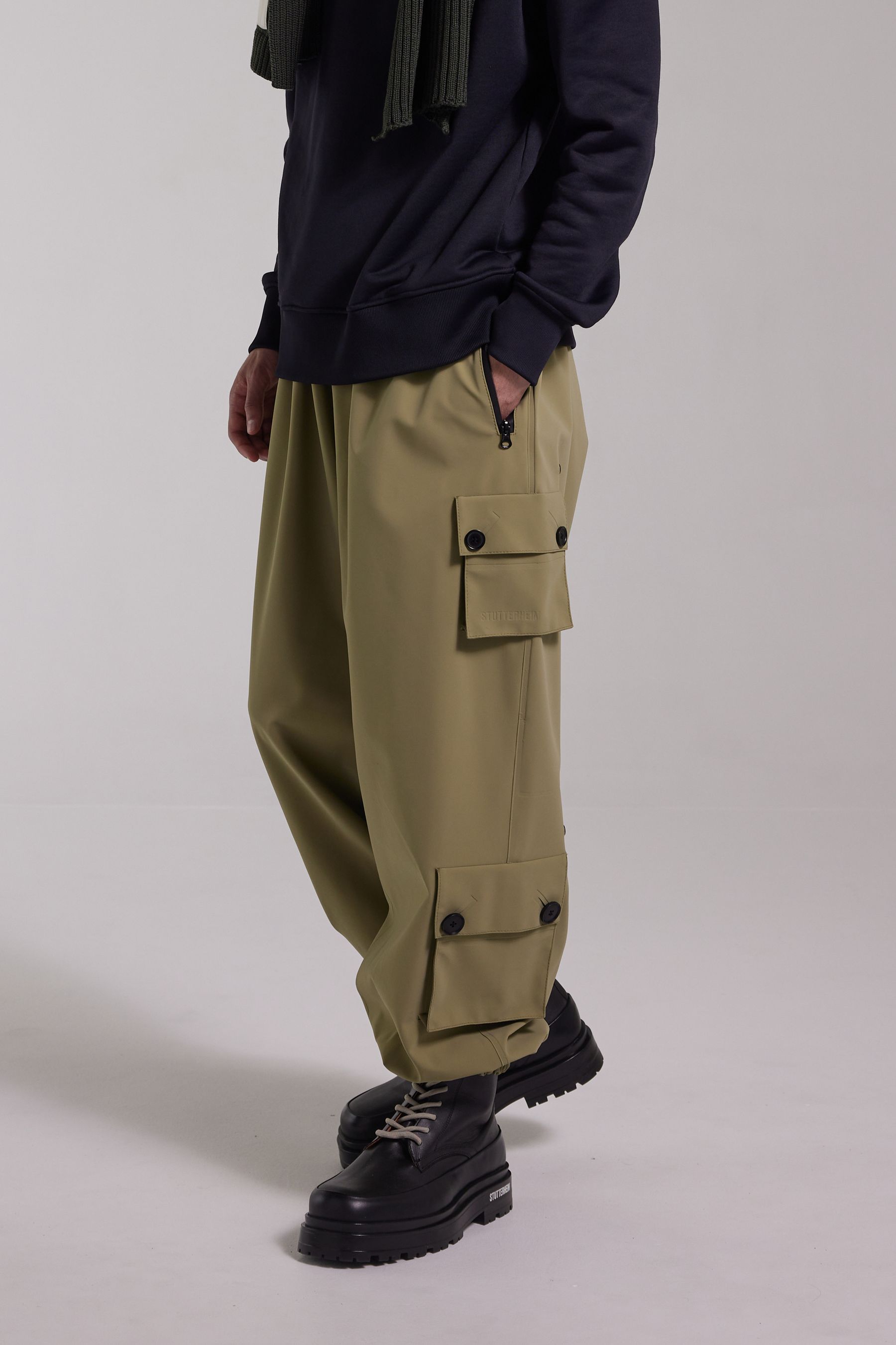 stutterheim kvala matte trousers aloe men