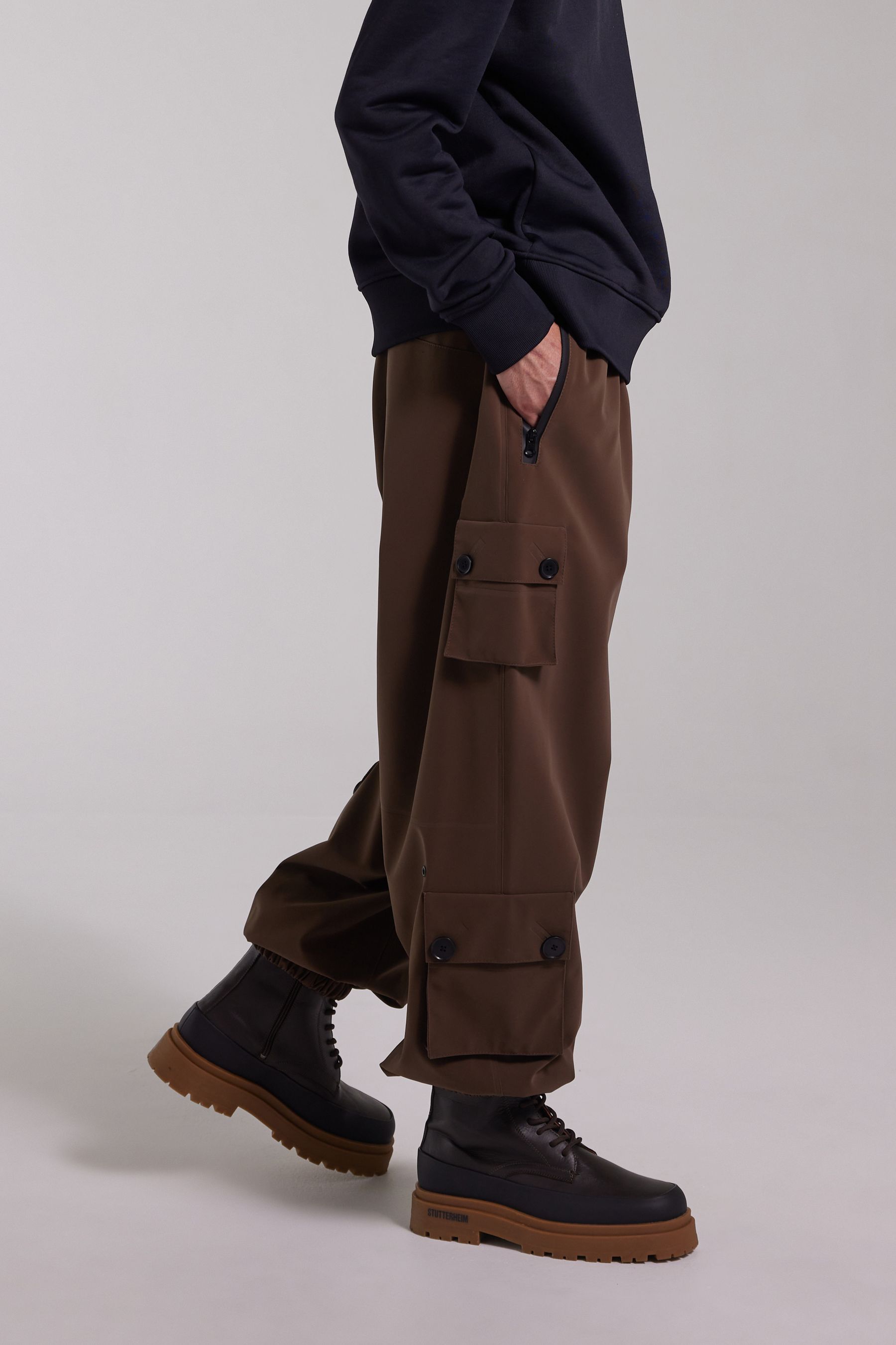 stutterheim kvala matte trousers dark brown men