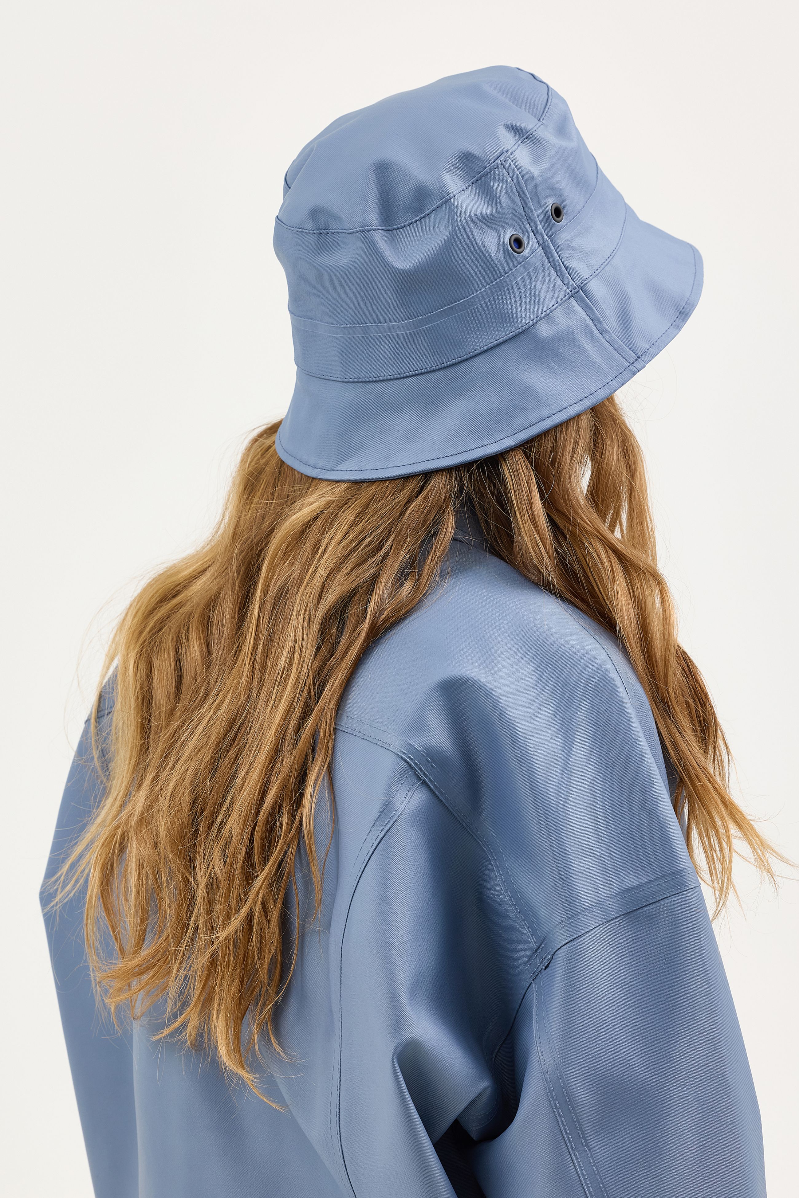 stutterheim lee® x bucket hat ash blue accessories hats-and-scarves bucket-hats