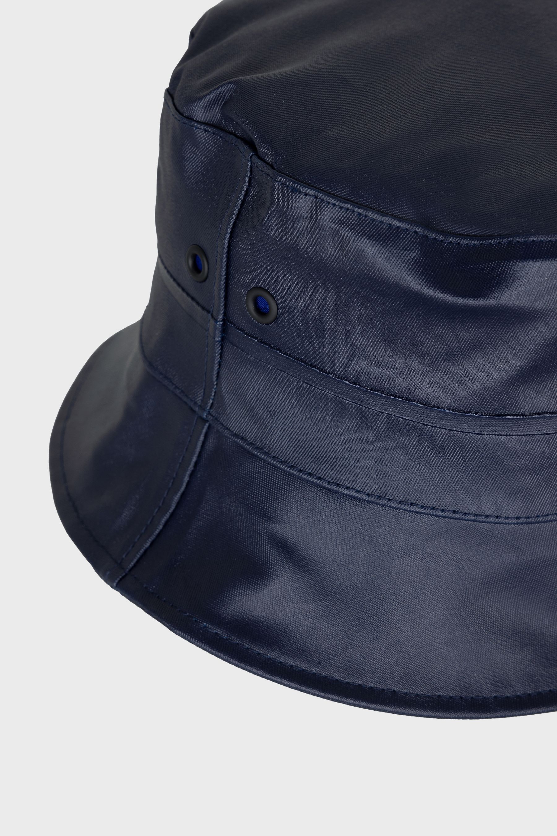 stutterheim lee® x bucket hat aviator navy  accessories hats-and-scarves bucket-hats