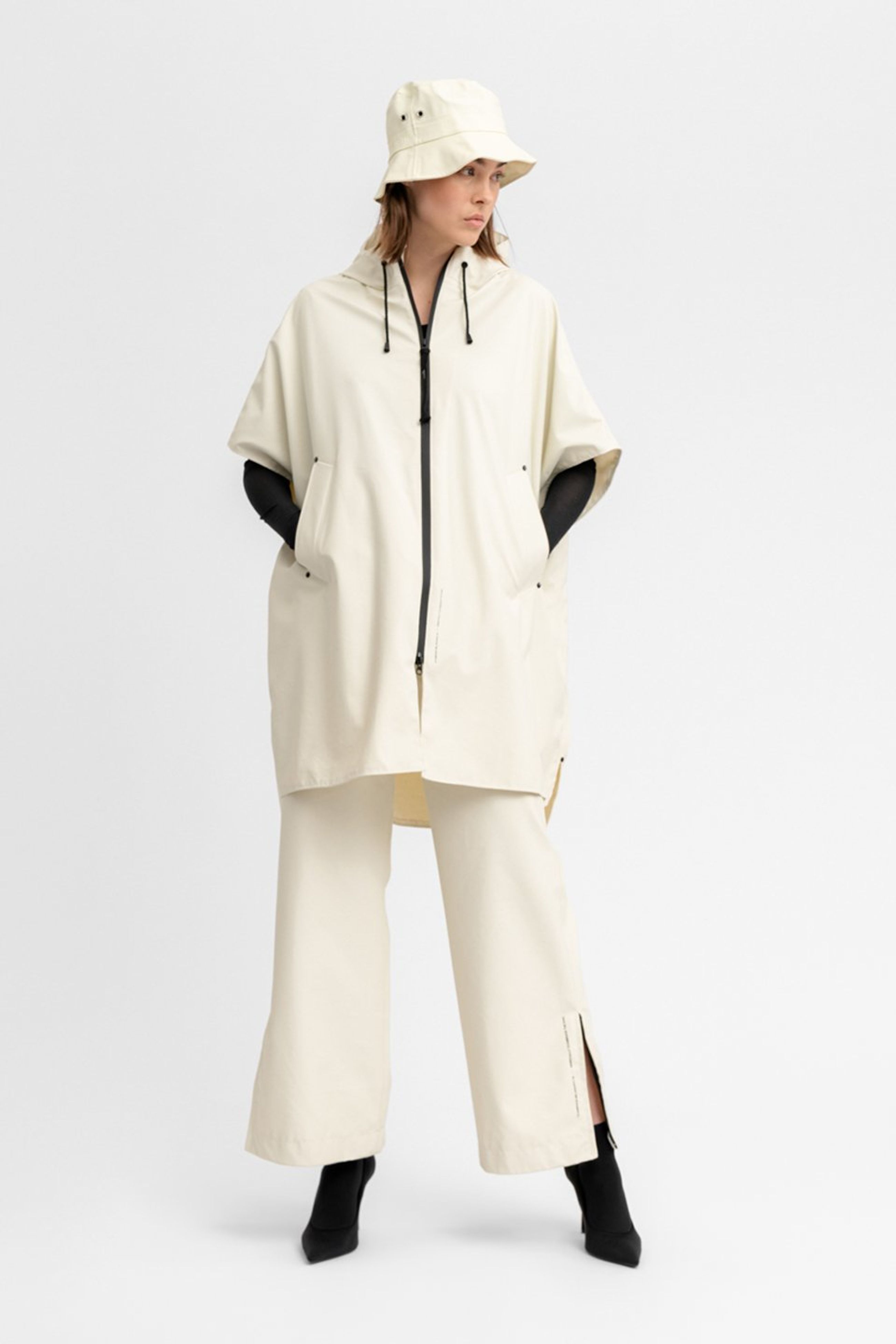 stutterheim lomma lightweight zip coconut women jackets ponchos