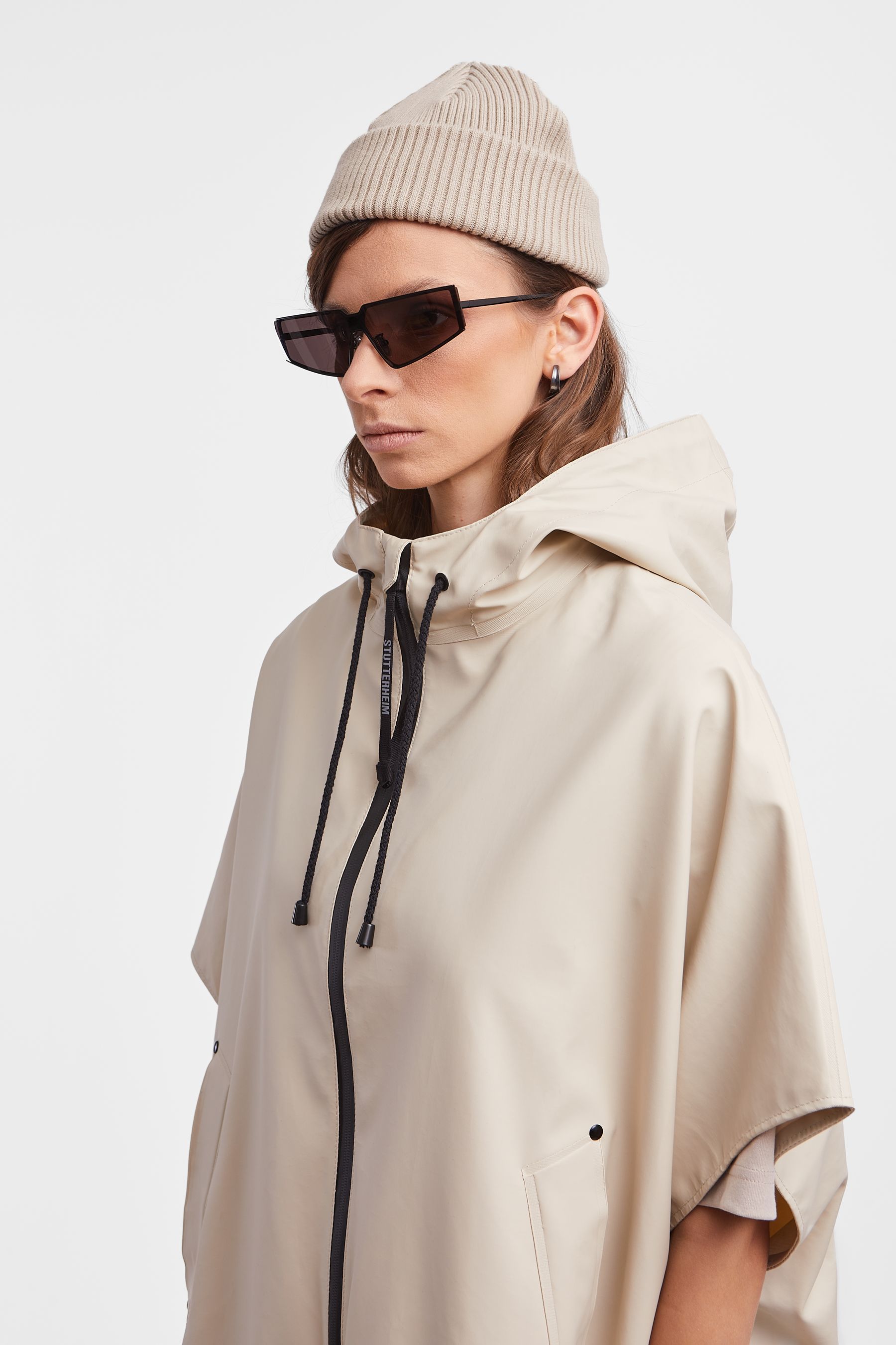 stutterheim lomma lightweight zip poncho oyster women jackets ponchos