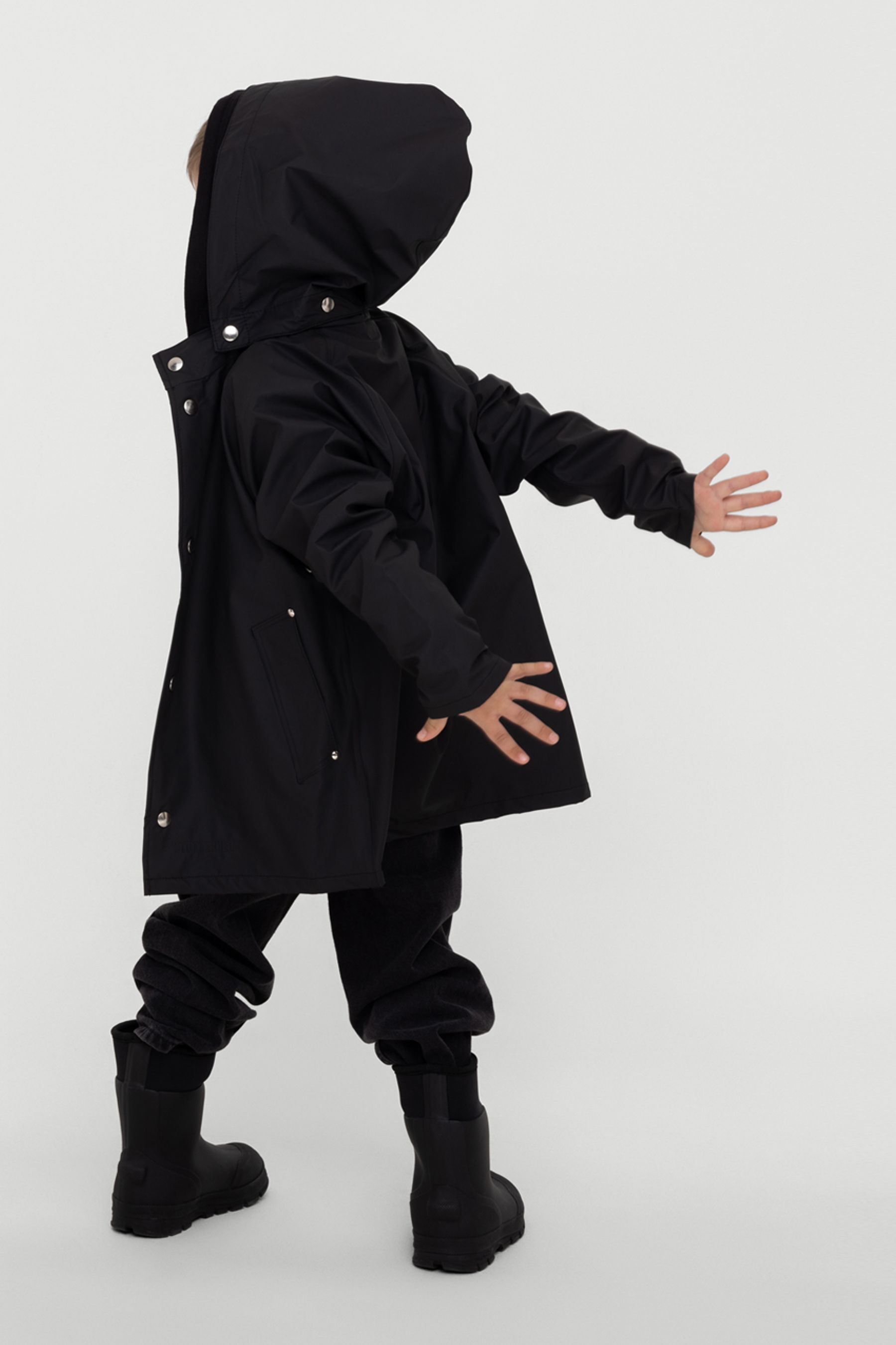 stutterheim mini lightweight kids raincoat black jackets