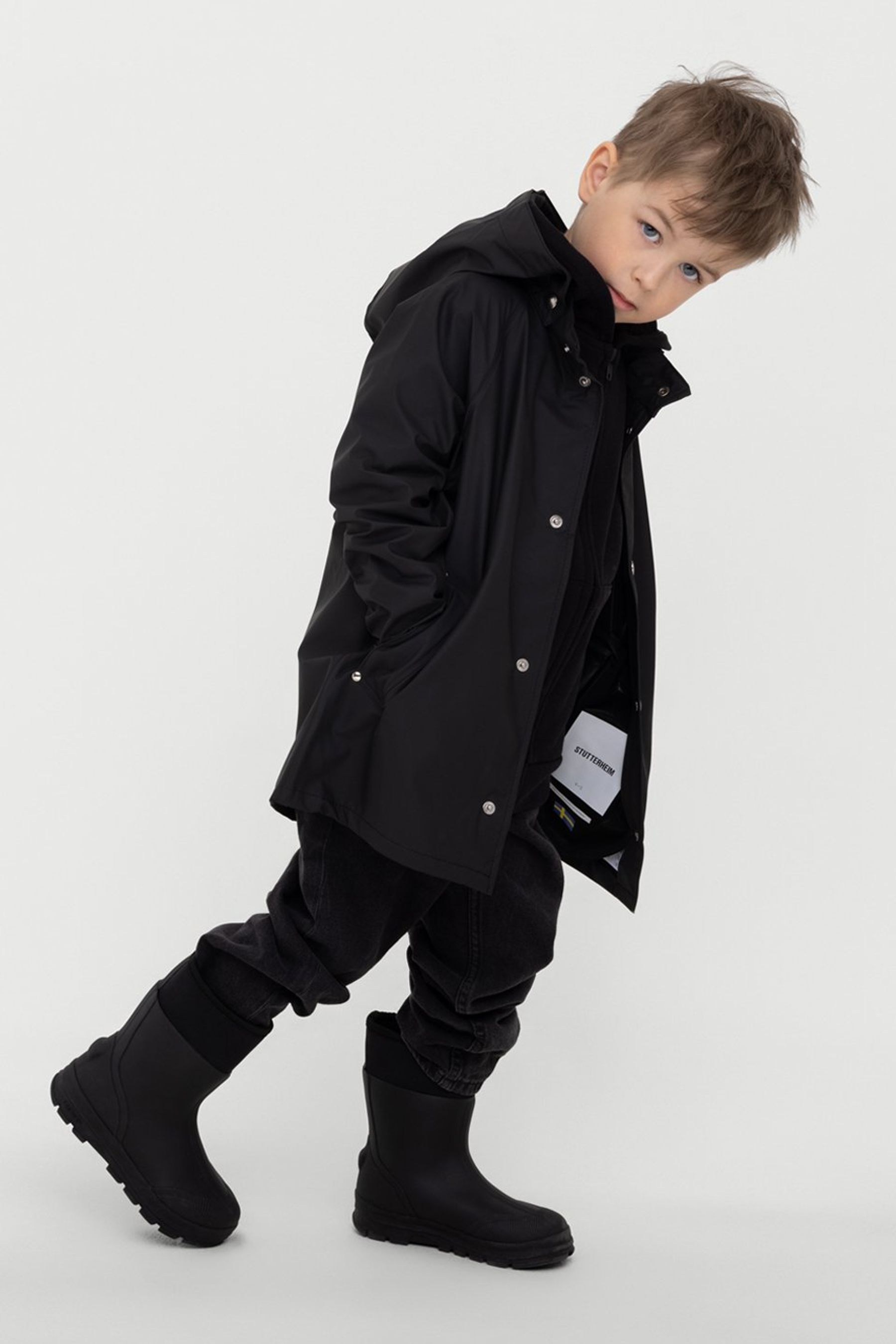 stutterheim mini lightweight kids raincoat black jackets