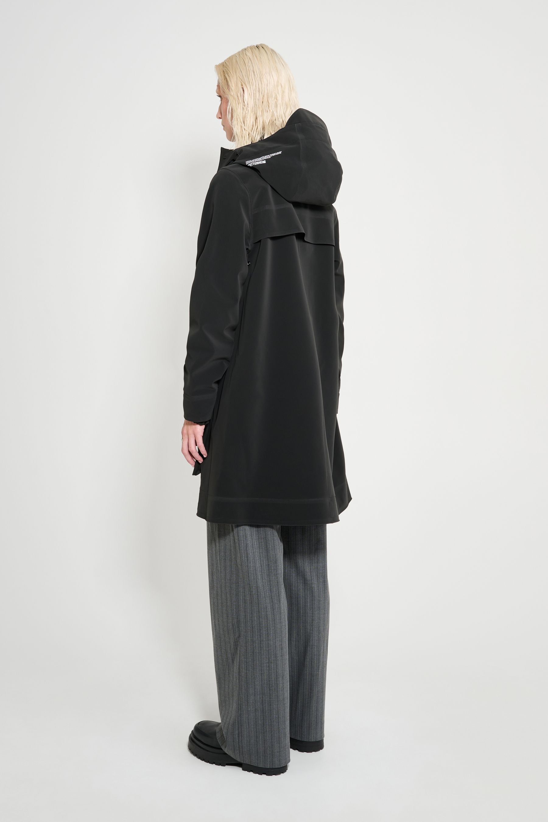stutterheim mosebacke 15 matte black women jackets raincoats