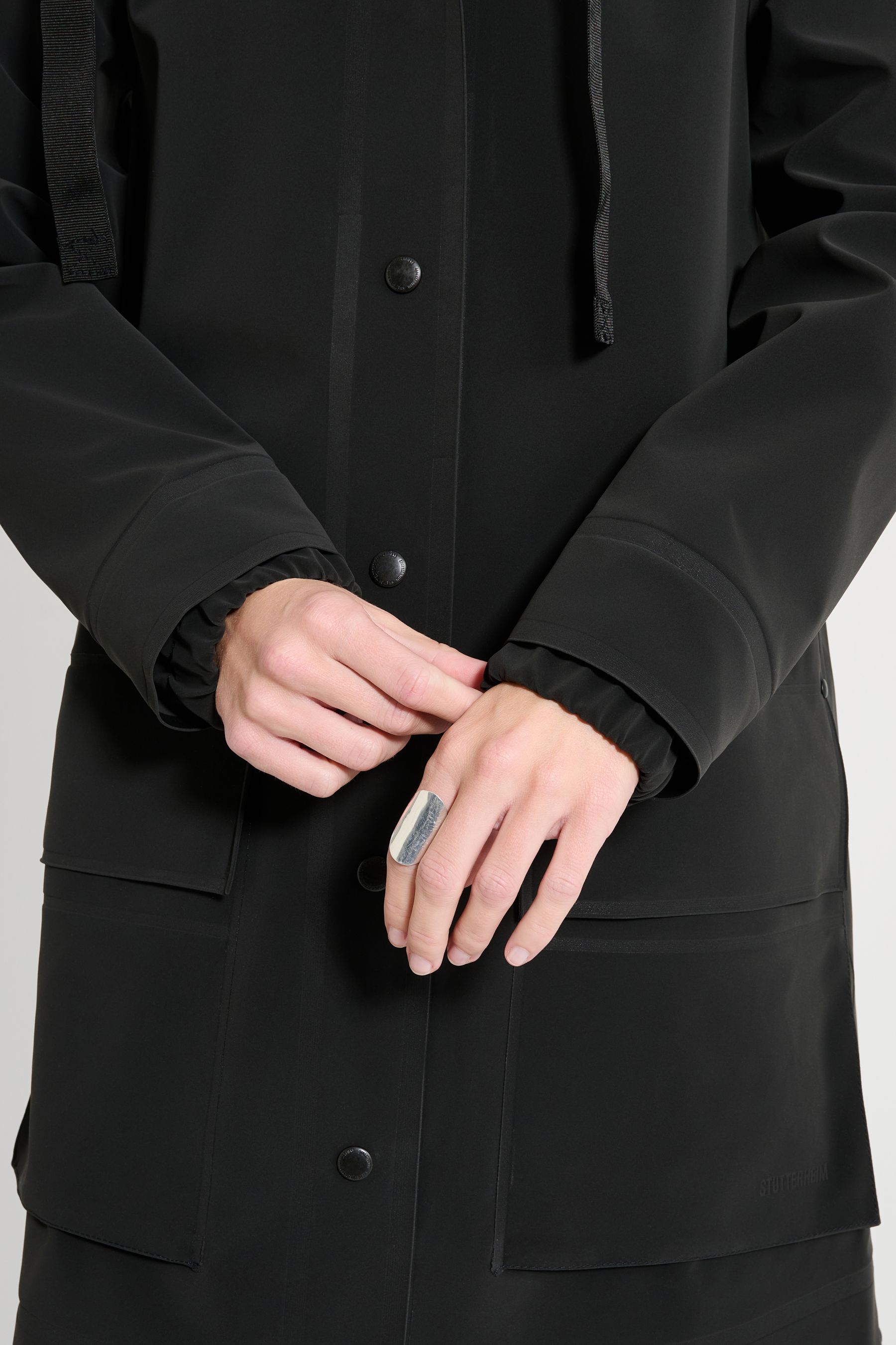 stutterheim mosebacke 15 matte black women jackets raincoats