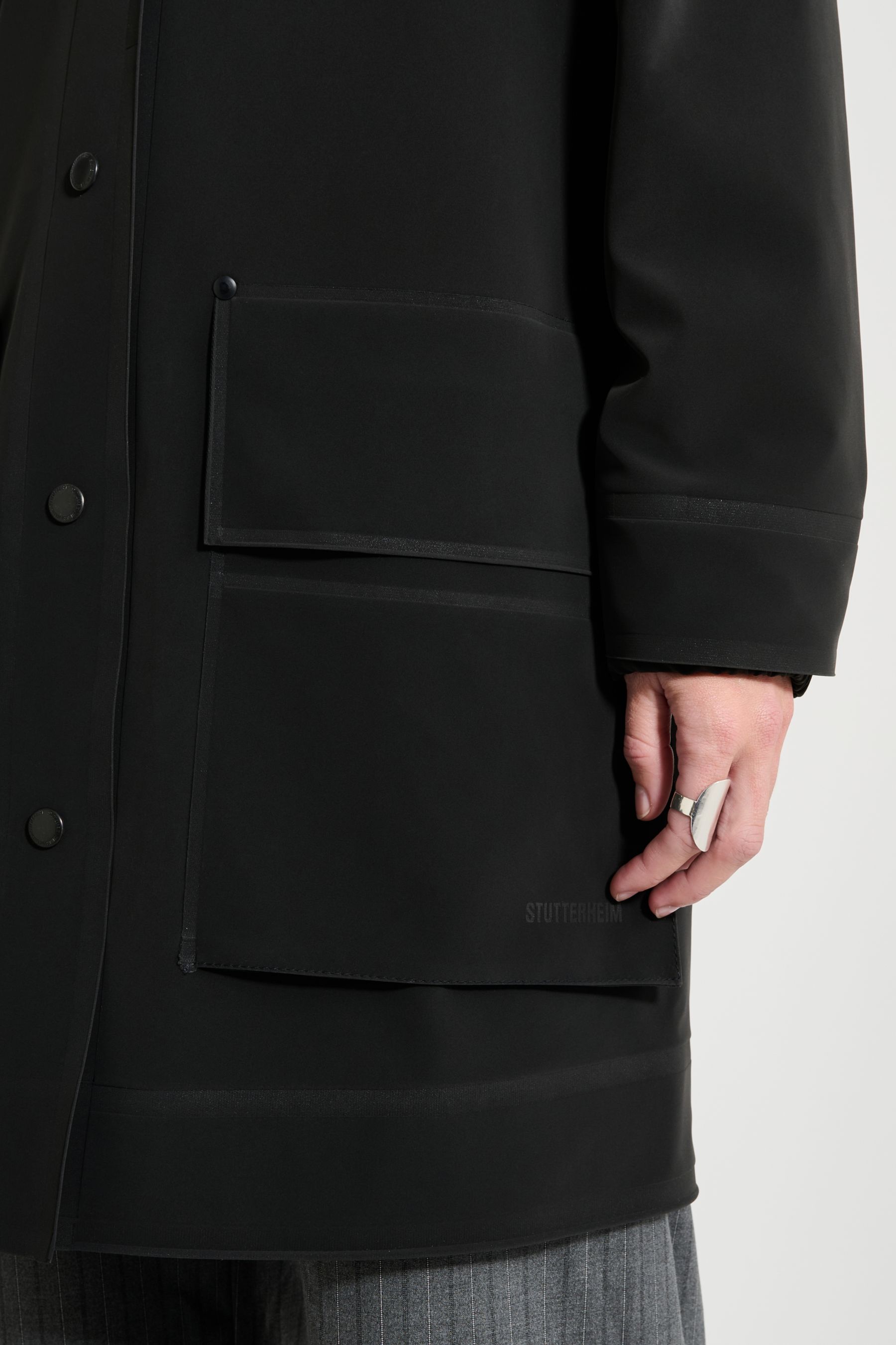 stutterheim mosebacke 15 matte black women jackets raincoats