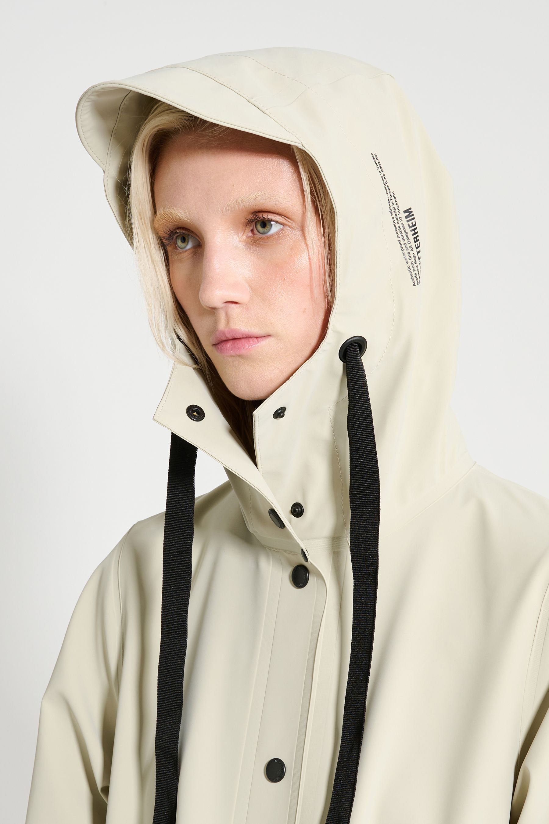 stutterheim mosebacke 15 raincoat pelican women jackets