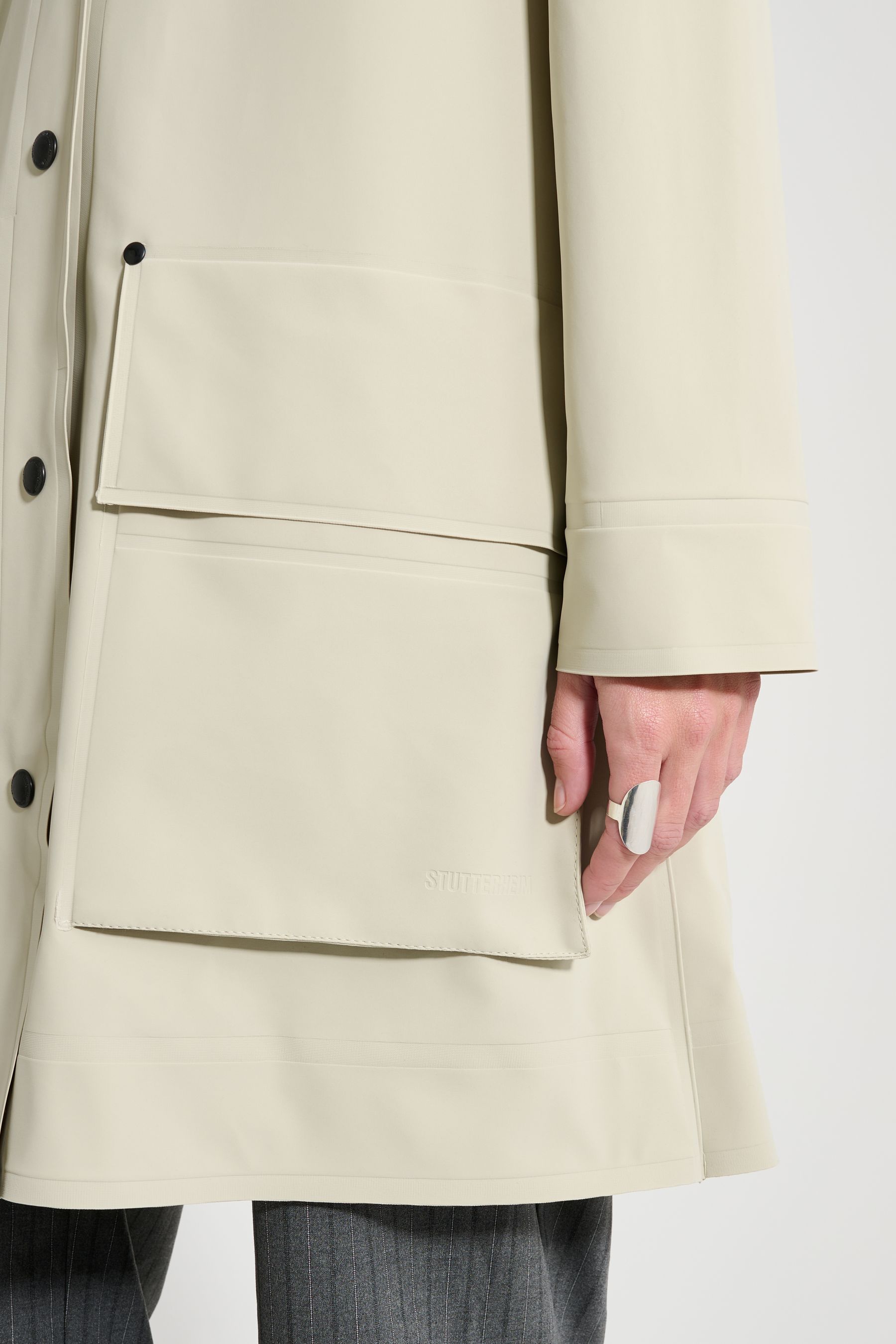 stutterheim mosebacke 15 raincoat pelican women jackets