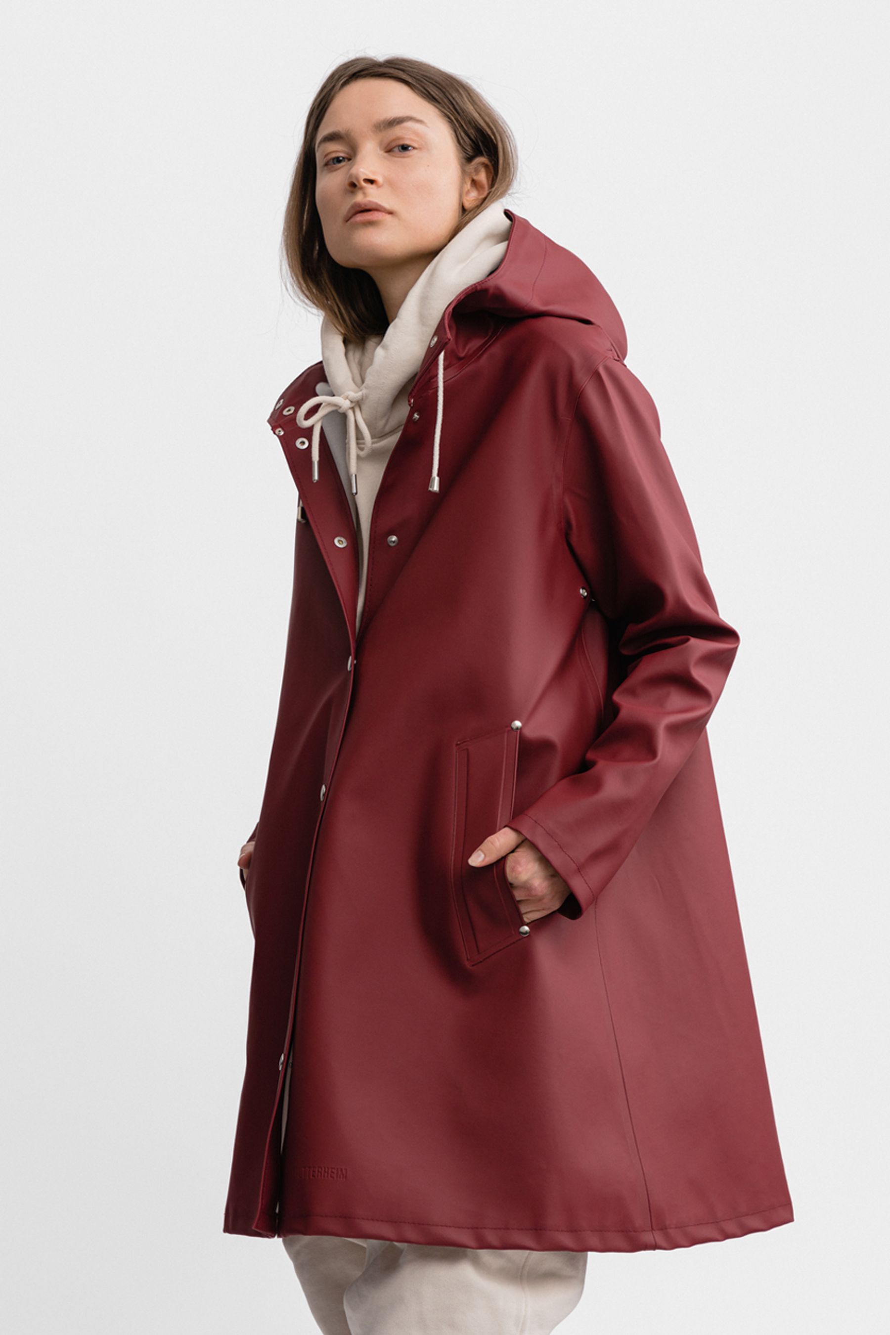 stutterheim mosebacke raincoat burgundy women jackets raincoats