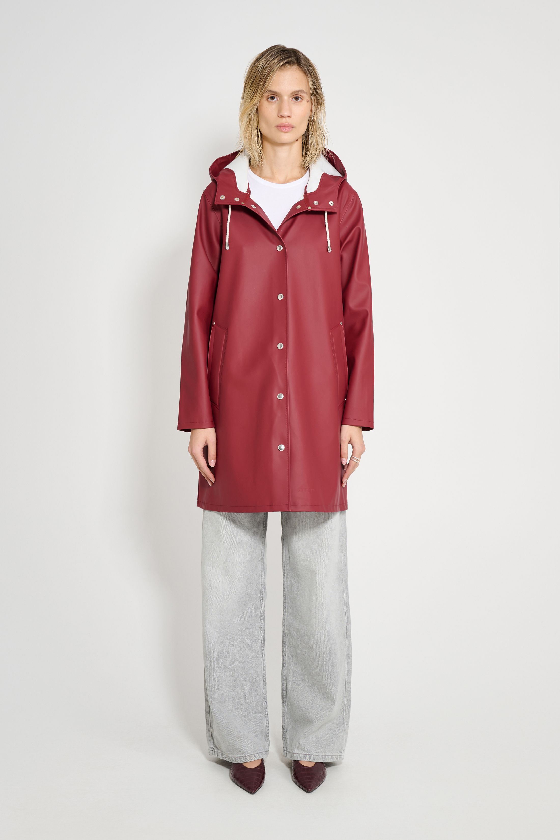 stutterheim mosebacke raincoat burgundy spring-pop-up-colours
