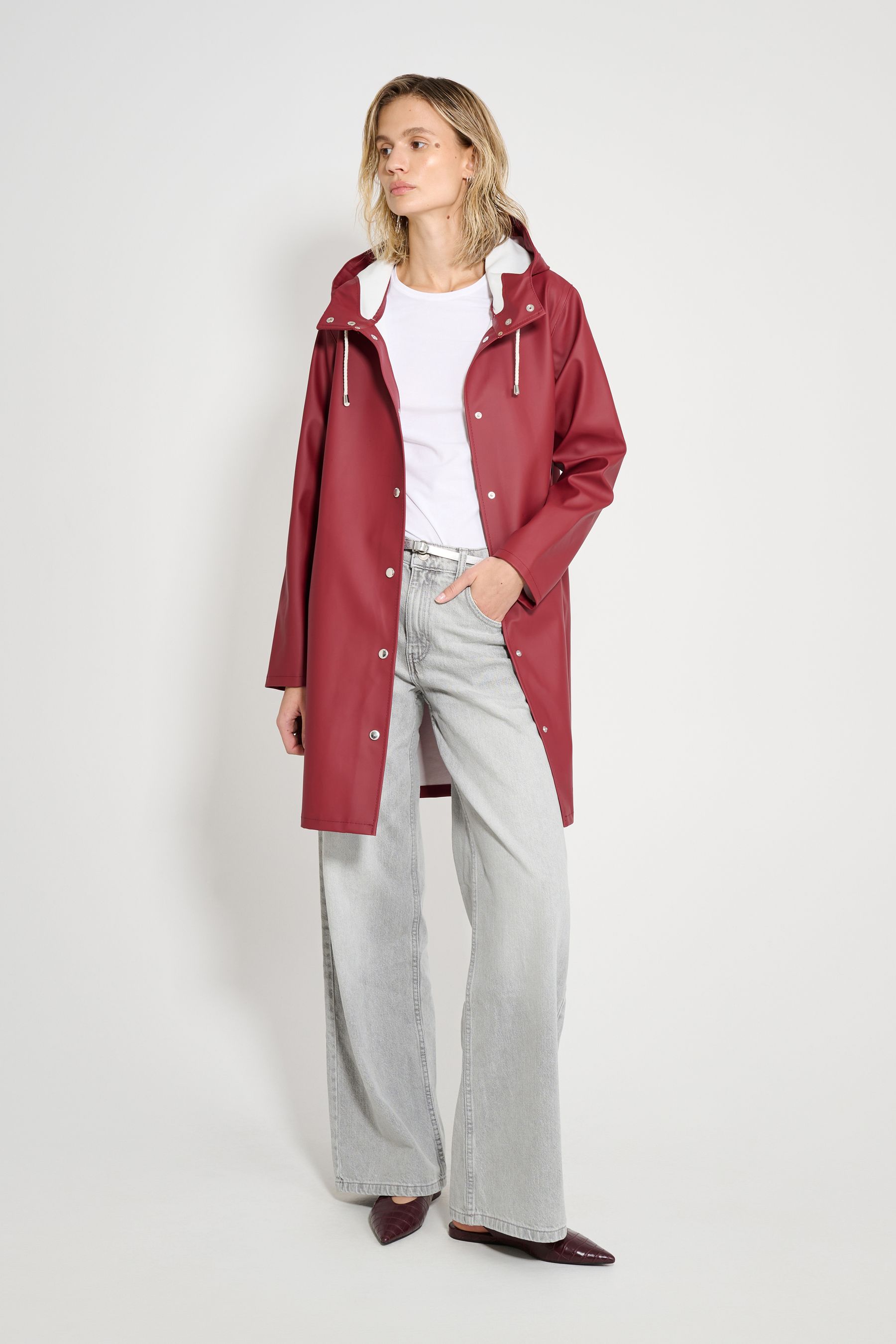stutterheim mosebacke raincoat burgundy spring-pop-up-colours