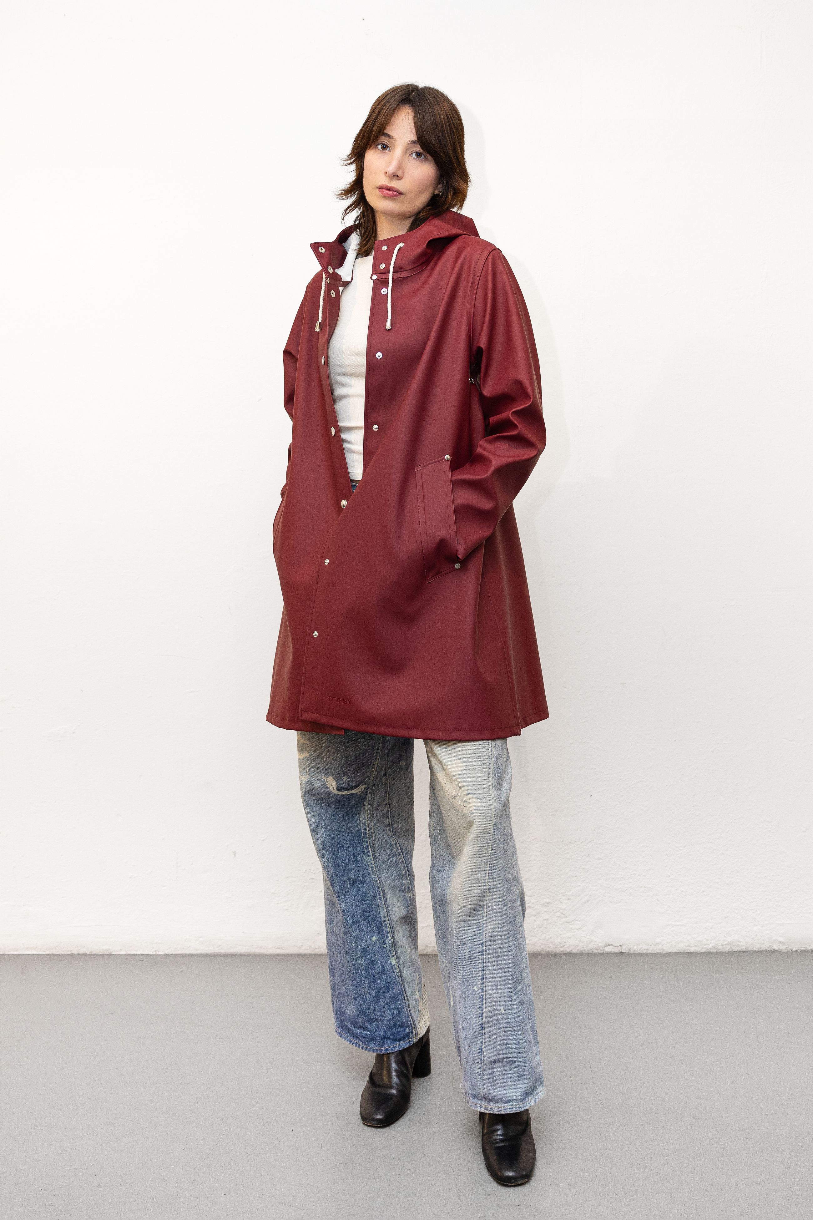 stutterheim mosebacke raincoat burgundy spring-pop-up-colours