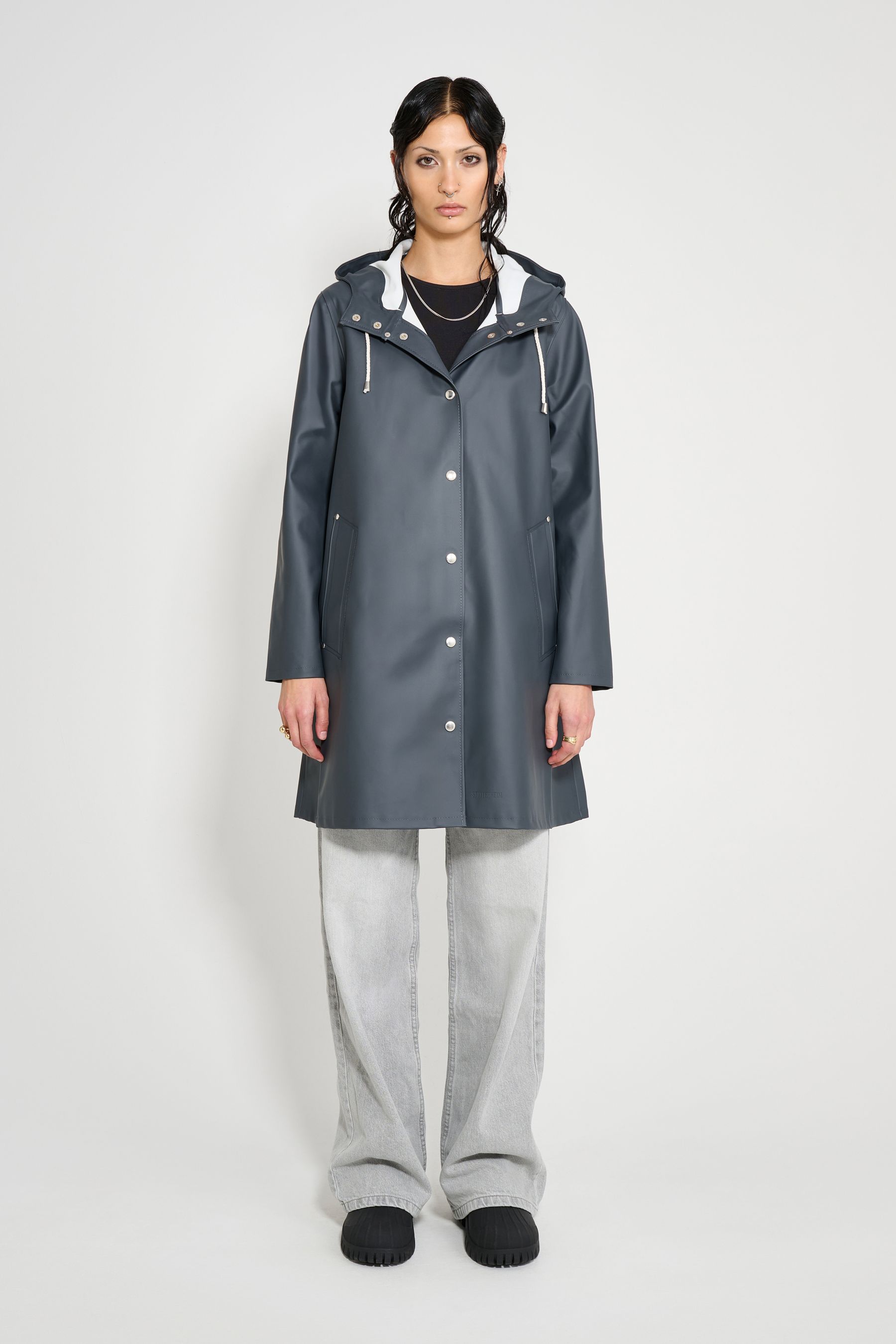 stutterheim mosebacke raincoat charcoal women jackets raincoats
