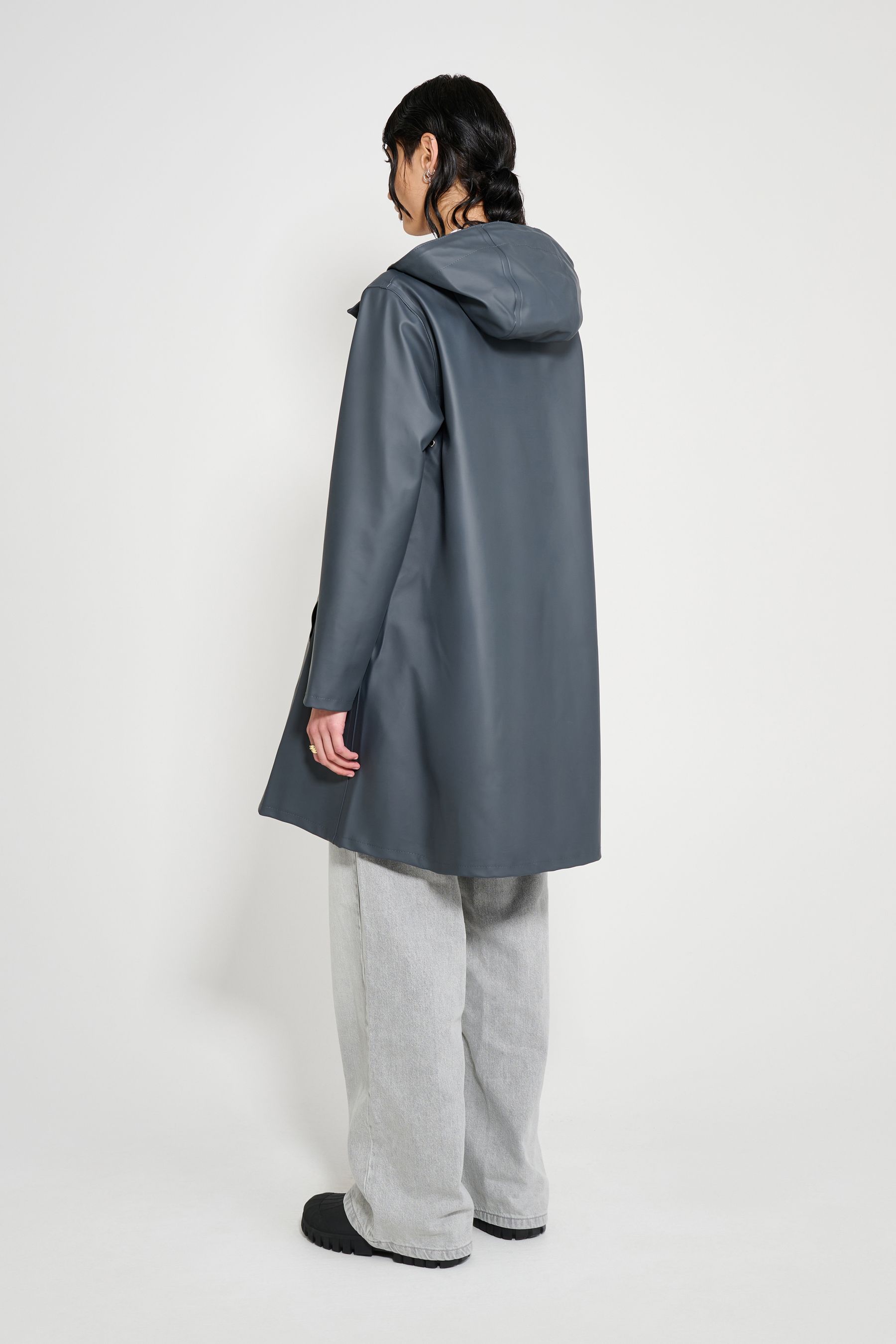 stutterheim mosebacke raincoat charcoal women jackets raincoats