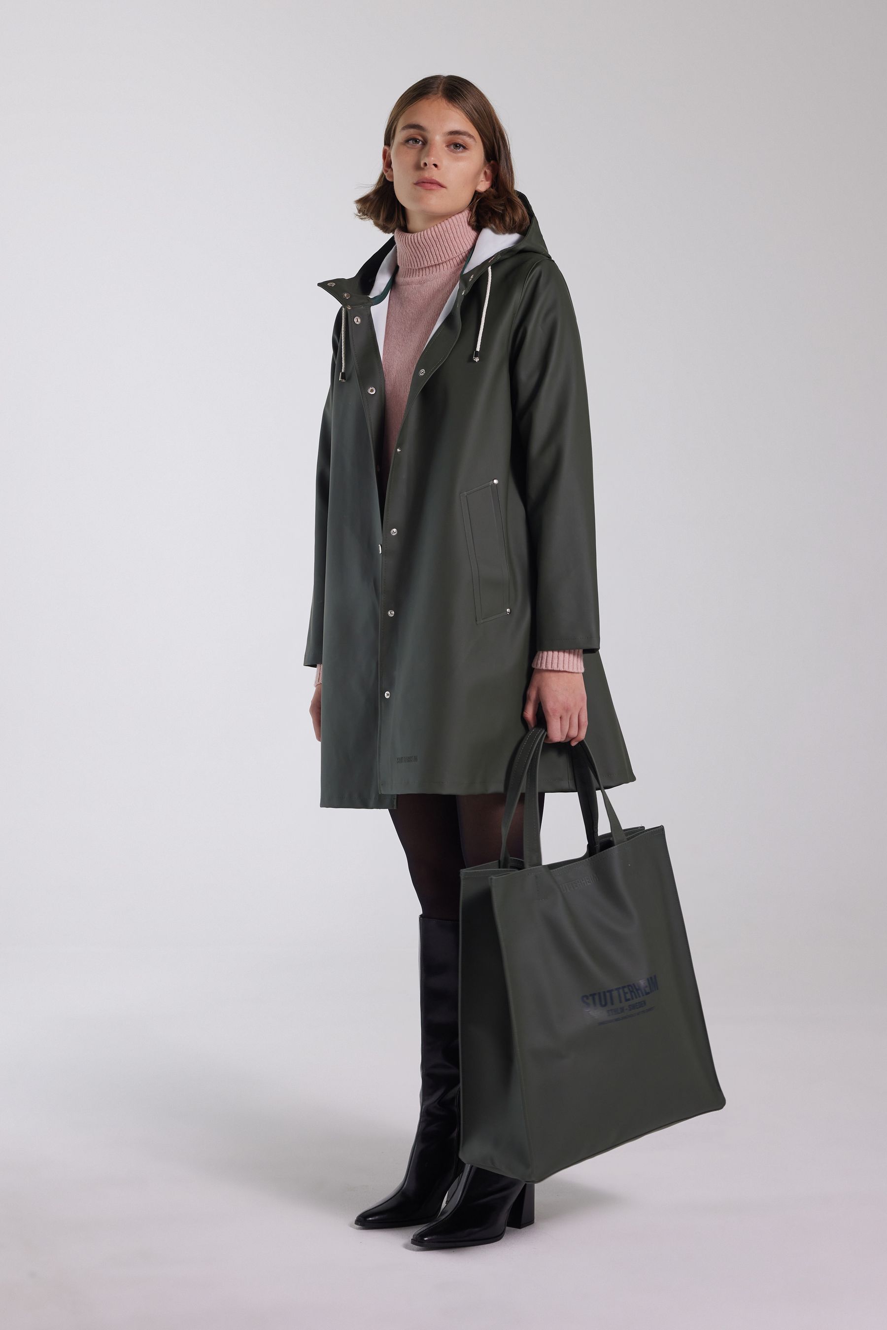 stutterheim mosebacke raincoat green women jackets raincoats