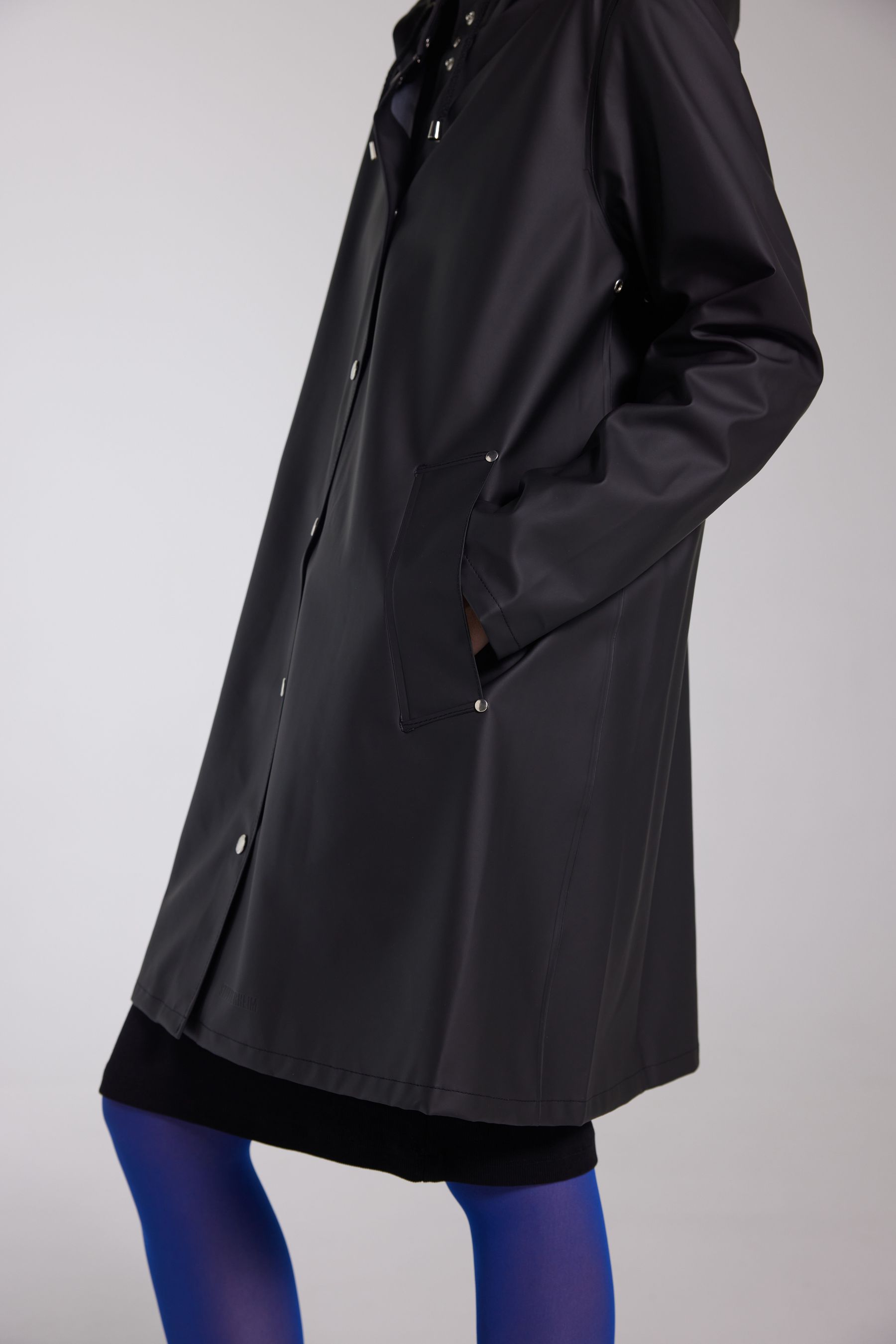 stutterheim mosebacke lightweight raincoat black women jackets raincoats