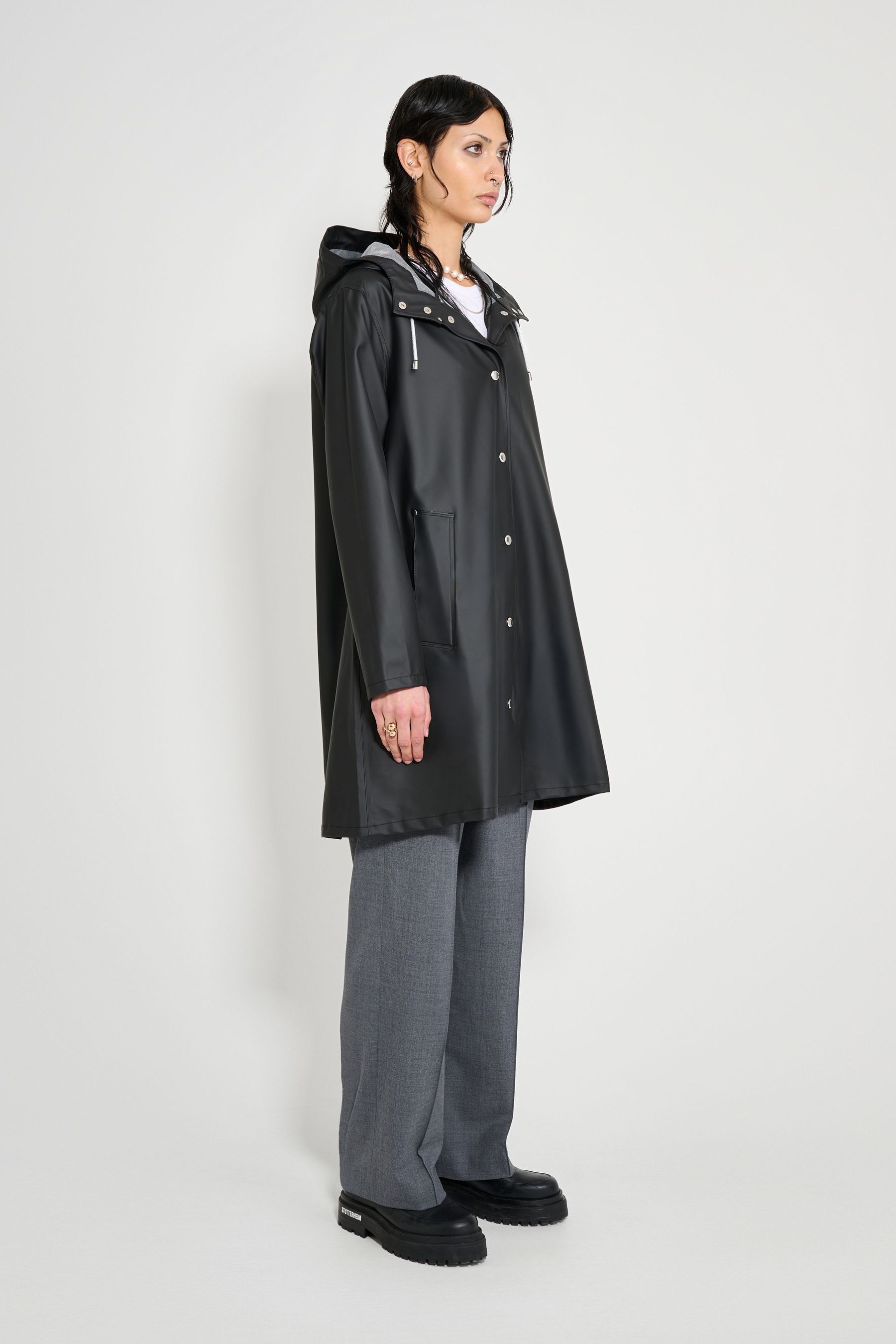 stutterheim mosebacke lightweight raincoat black women jackets raincoats
