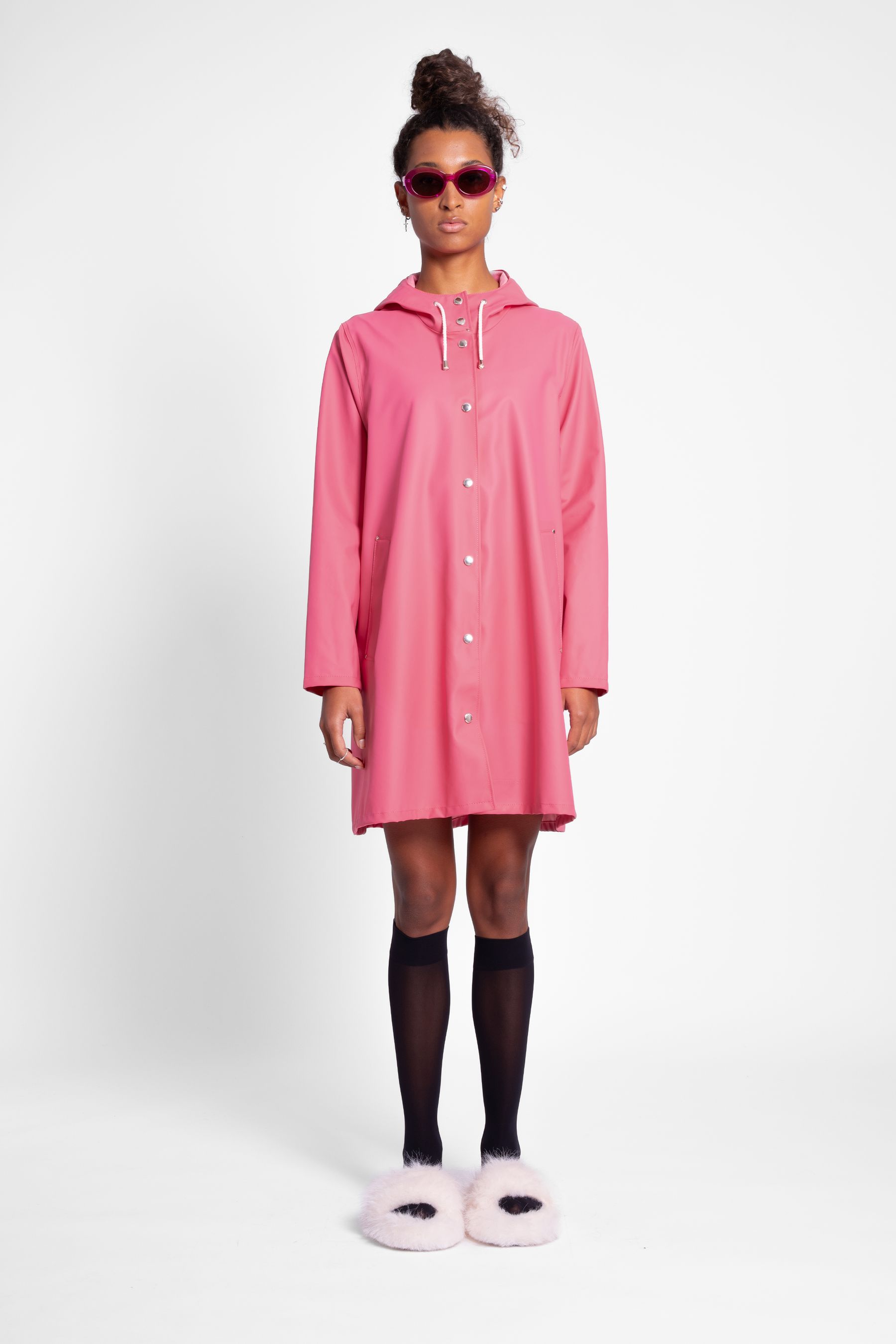 stutterheim mosebacke lightweight raincoat bubblegum women jackets raincoats