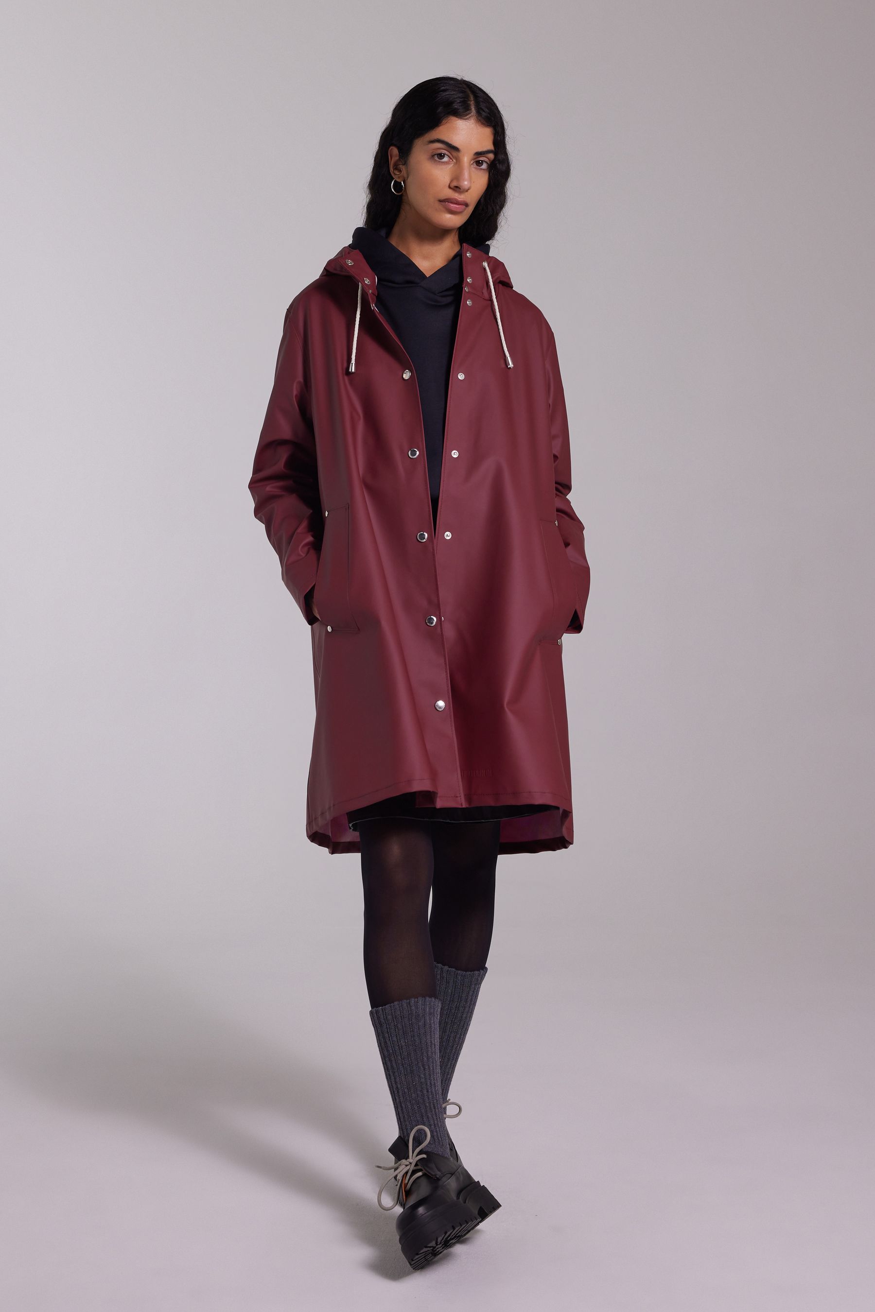 stutterheim mosebacke lightweight raincoat burgundy women jackets raincoats