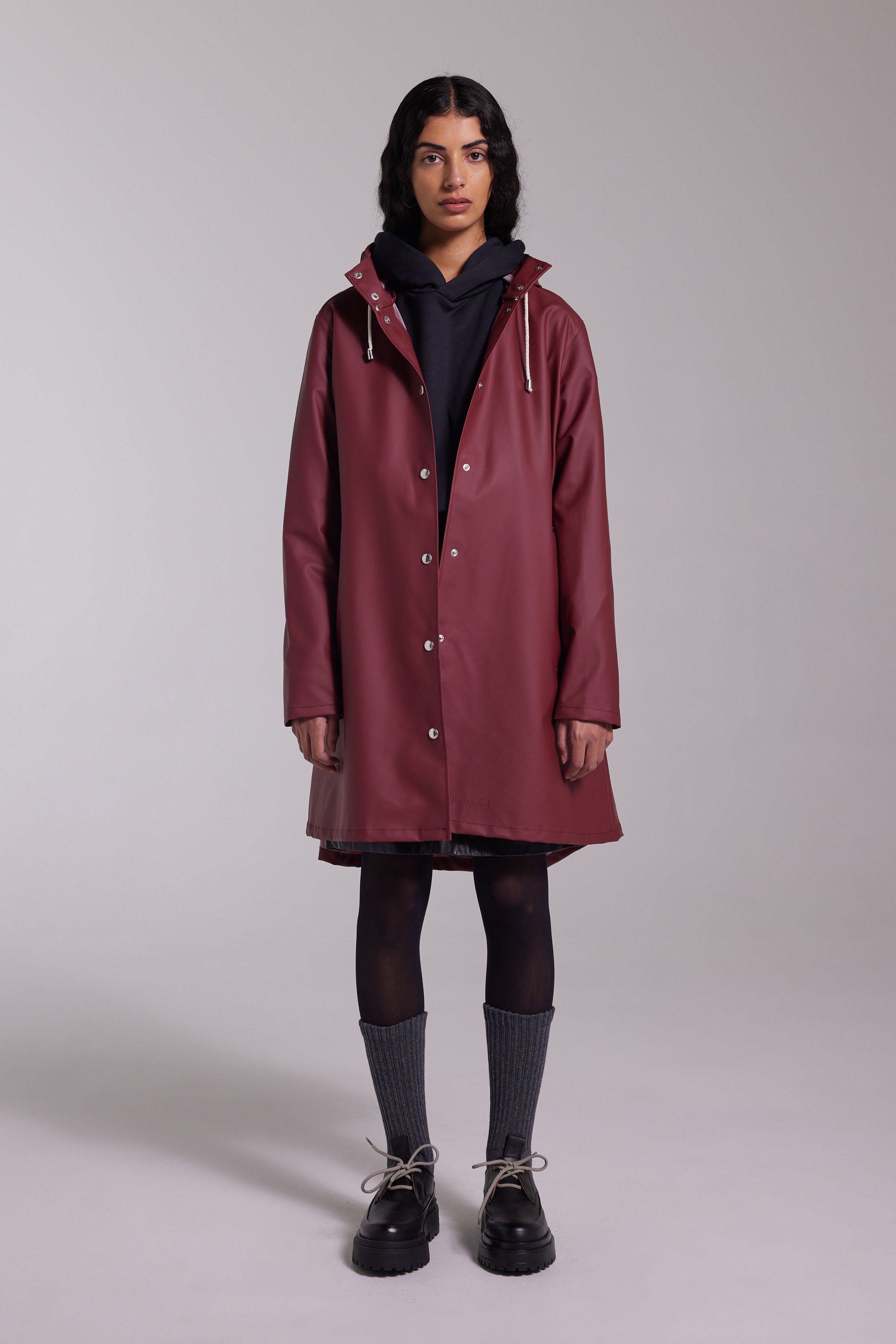 stutterheim mosebacke lightweight raincoat burgundy women jackets raincoats