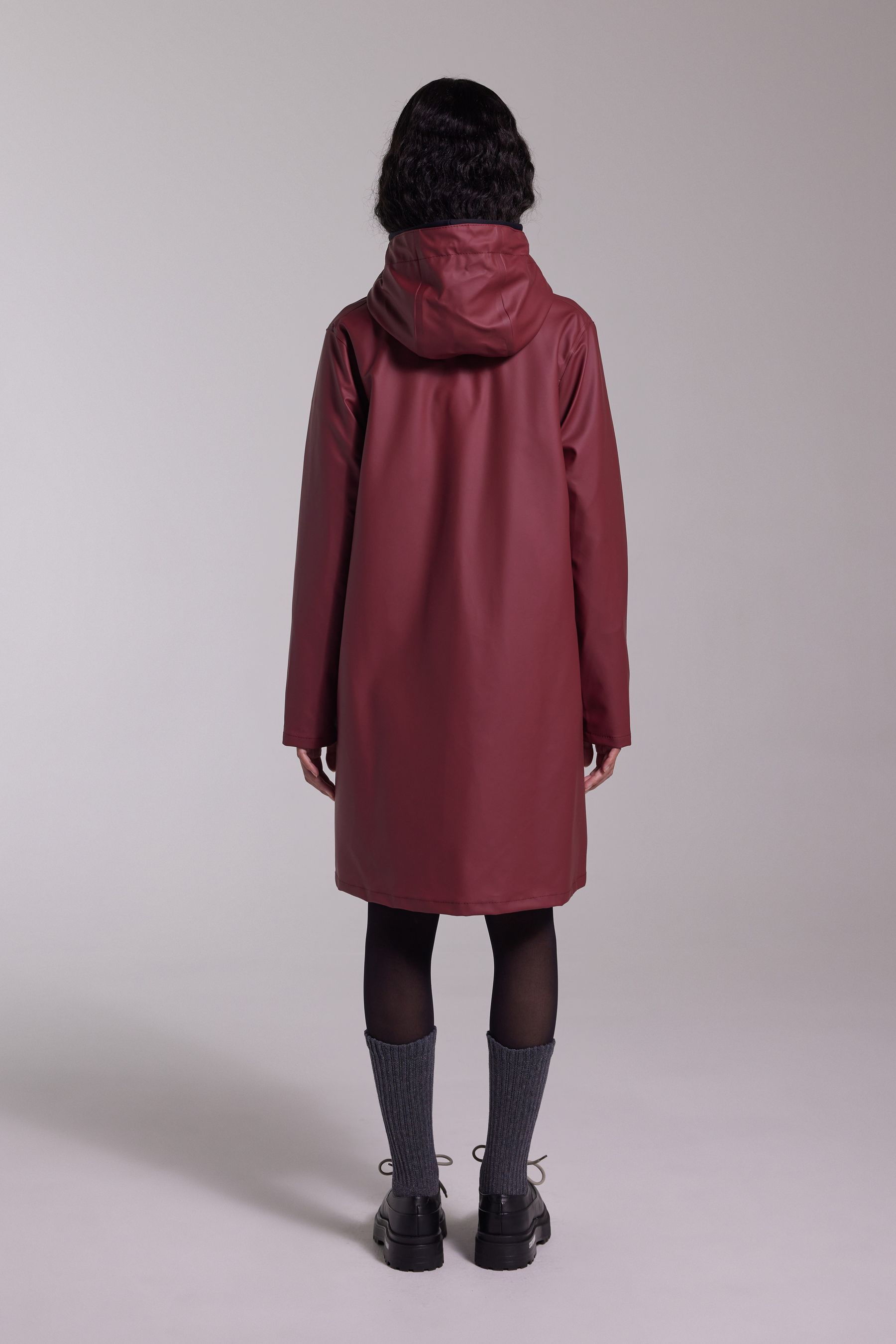 stutterheim mosebacke lightweight raincoat burgundy women jackets raincoats