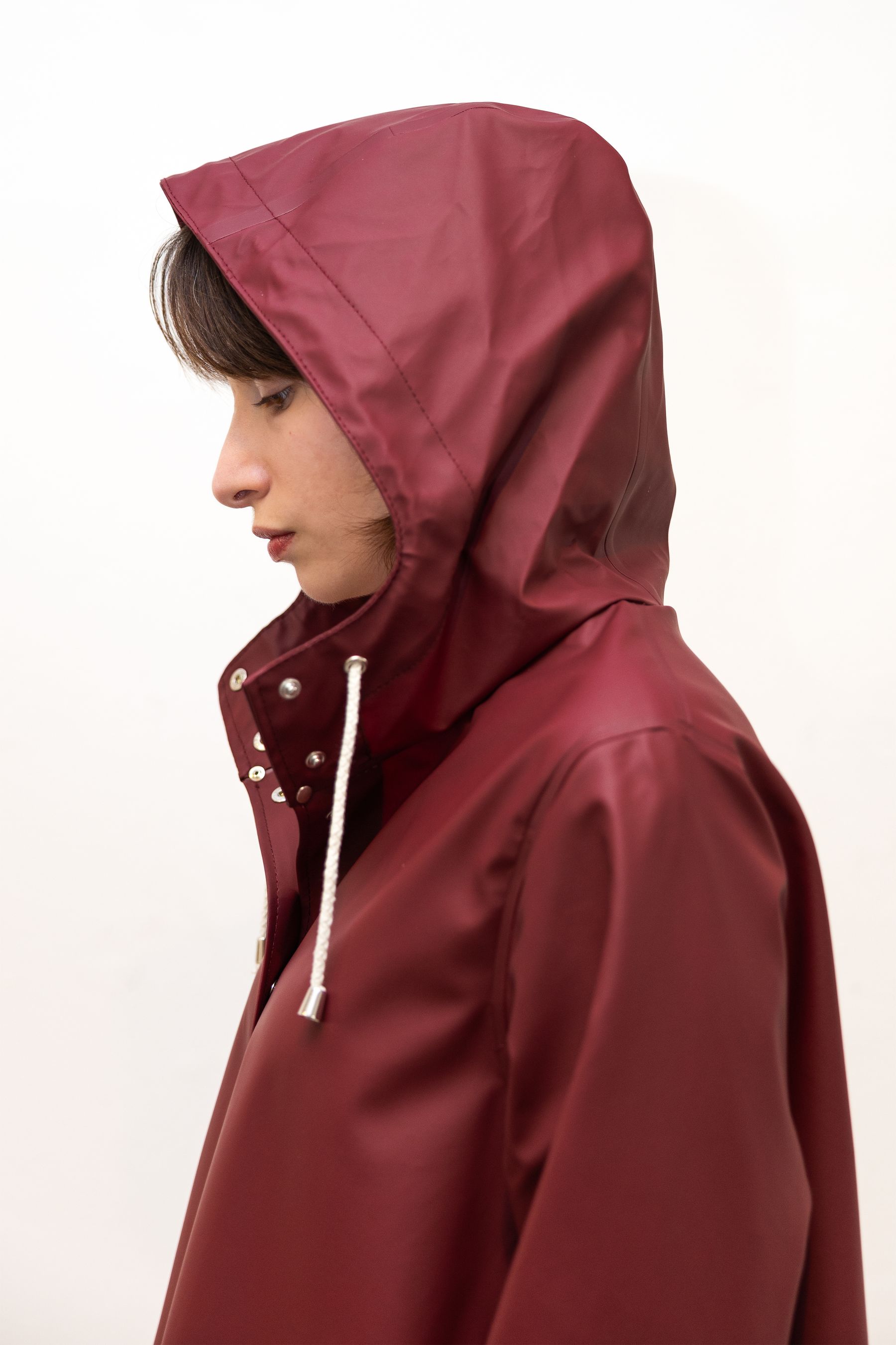 stutterheim mosebacke lightweight raincoat burgundy women jackets
