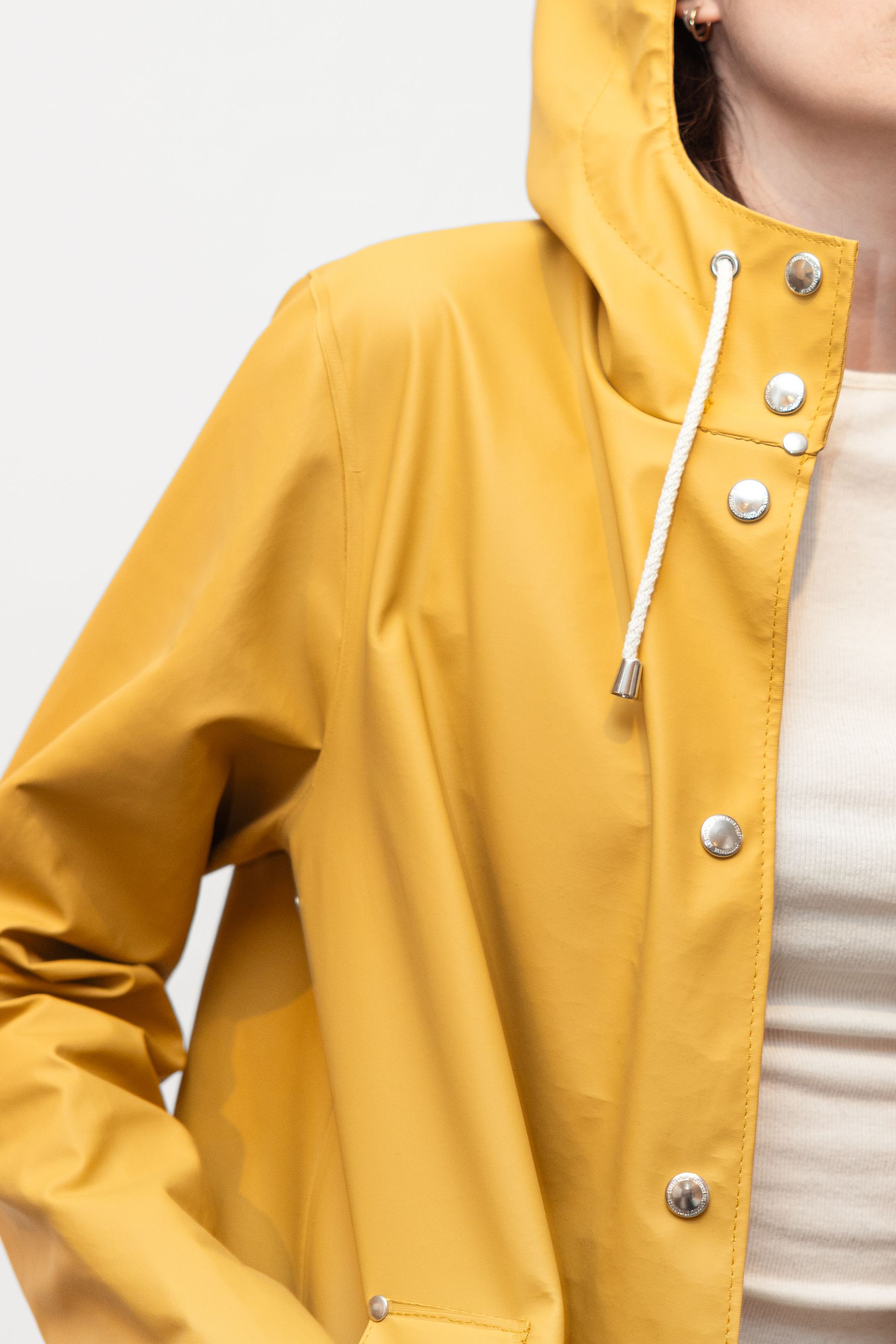 stutterheim mosebacke lightweight raincoat chai women jackets