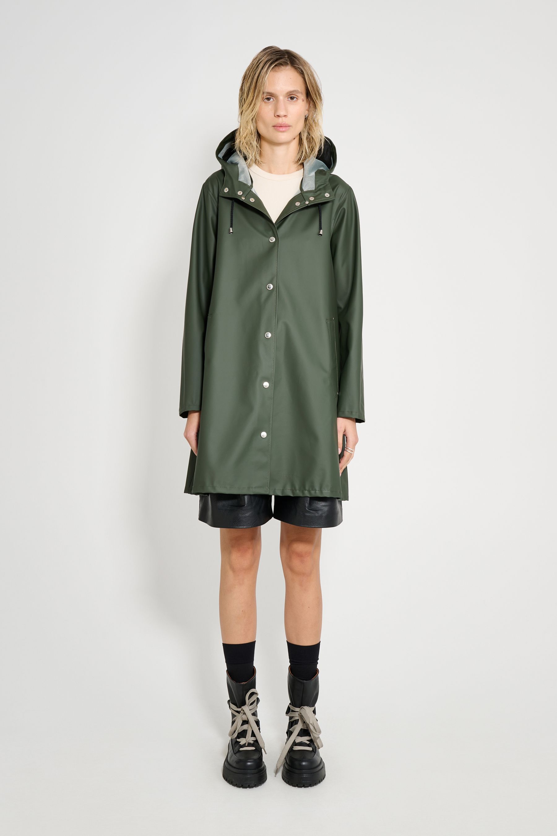 stutterheim mosebacke lightweight raincoat green women jackets raincoats