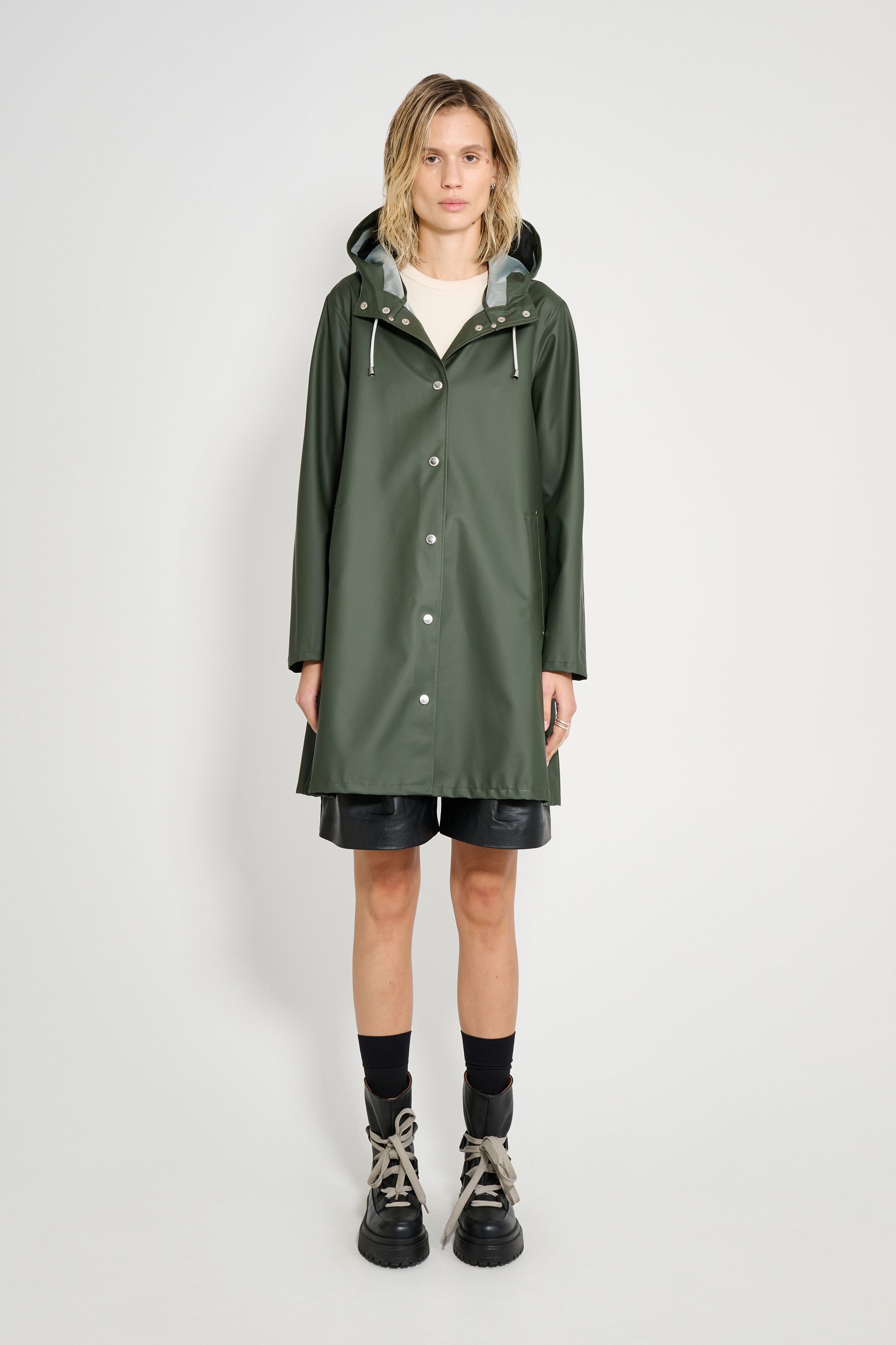 stutterheim mosebacke lightweight raincoat green women jackets raincoats