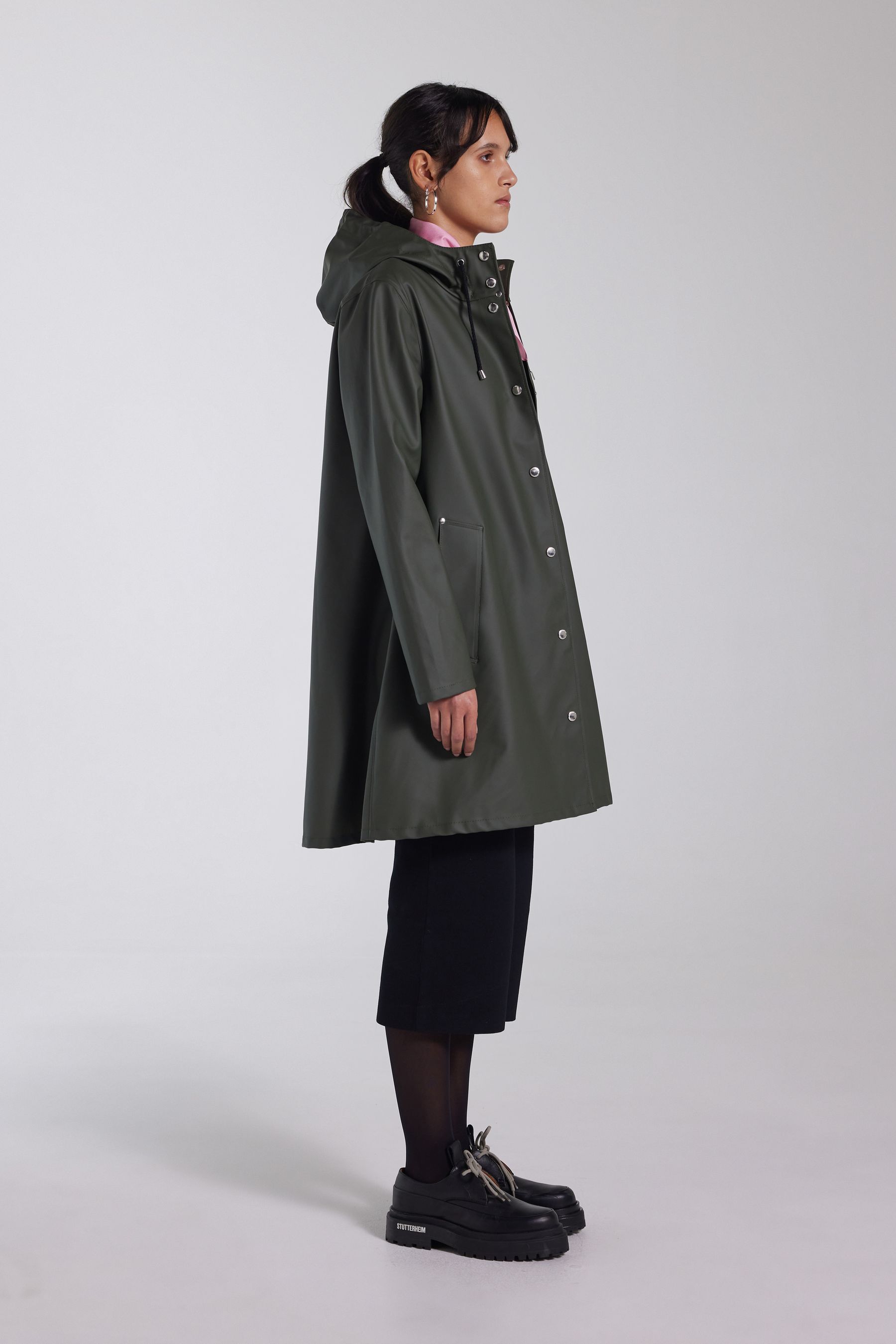 stutterheim mosebacke lightweight raincoat green women jackets raincoats