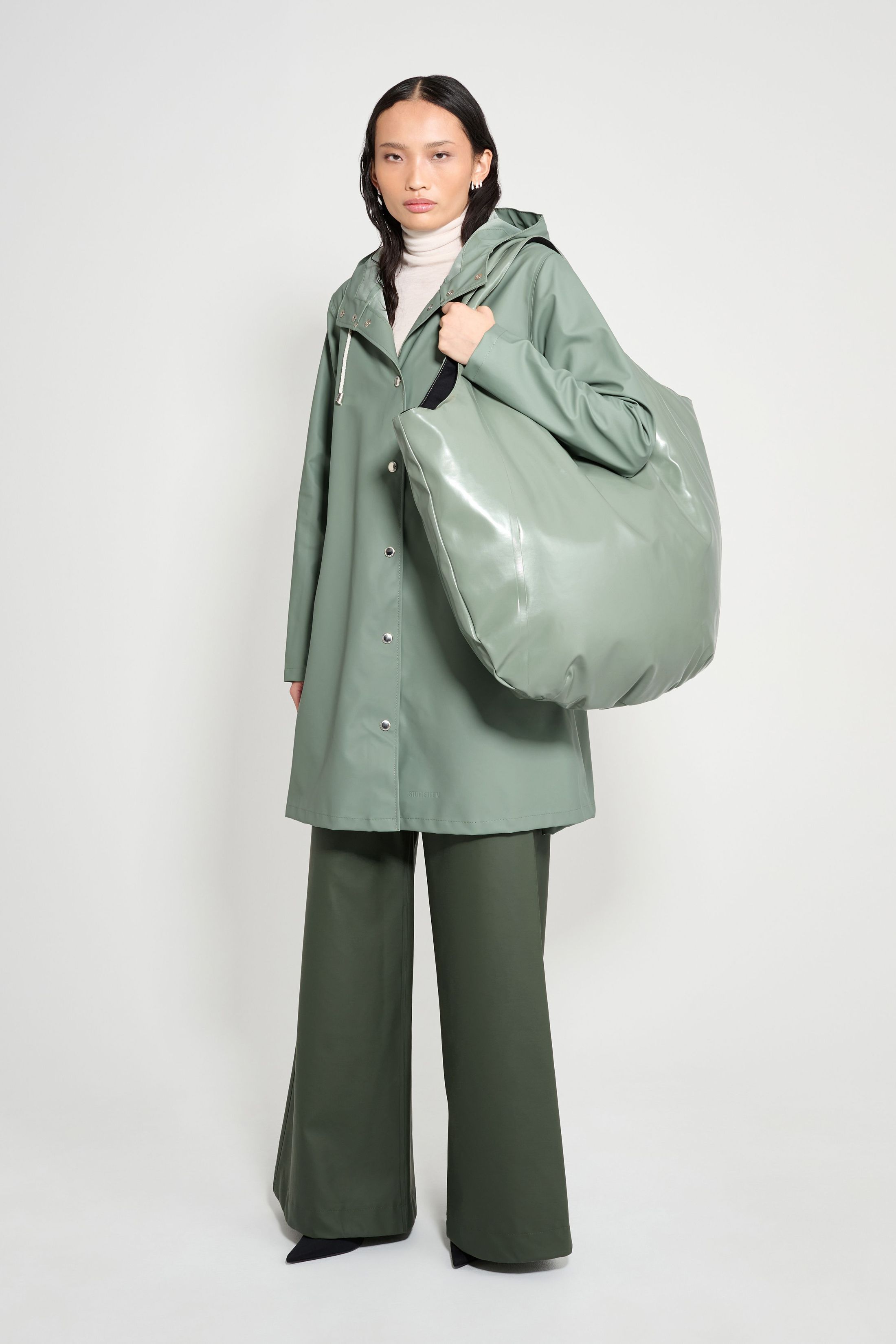 stutterheim mosebacke lightweight raincoat khaki green women jackets raincoats
