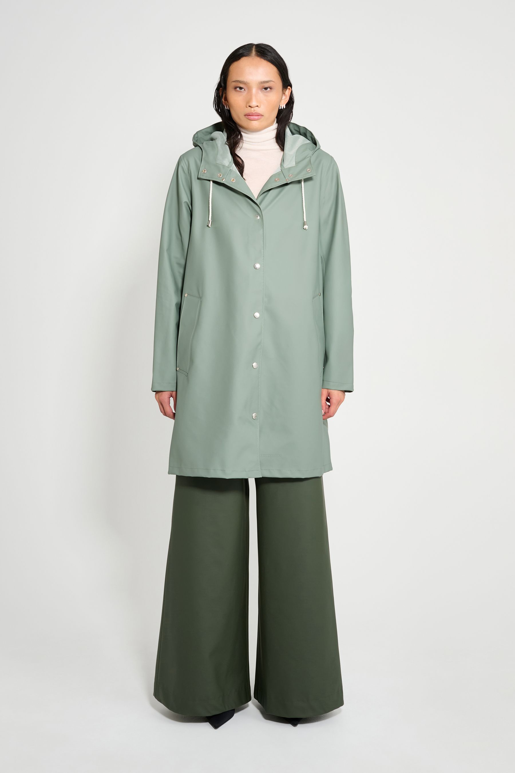 stutterheim mosebacke lightweight raincoat khaki green women jackets raincoats